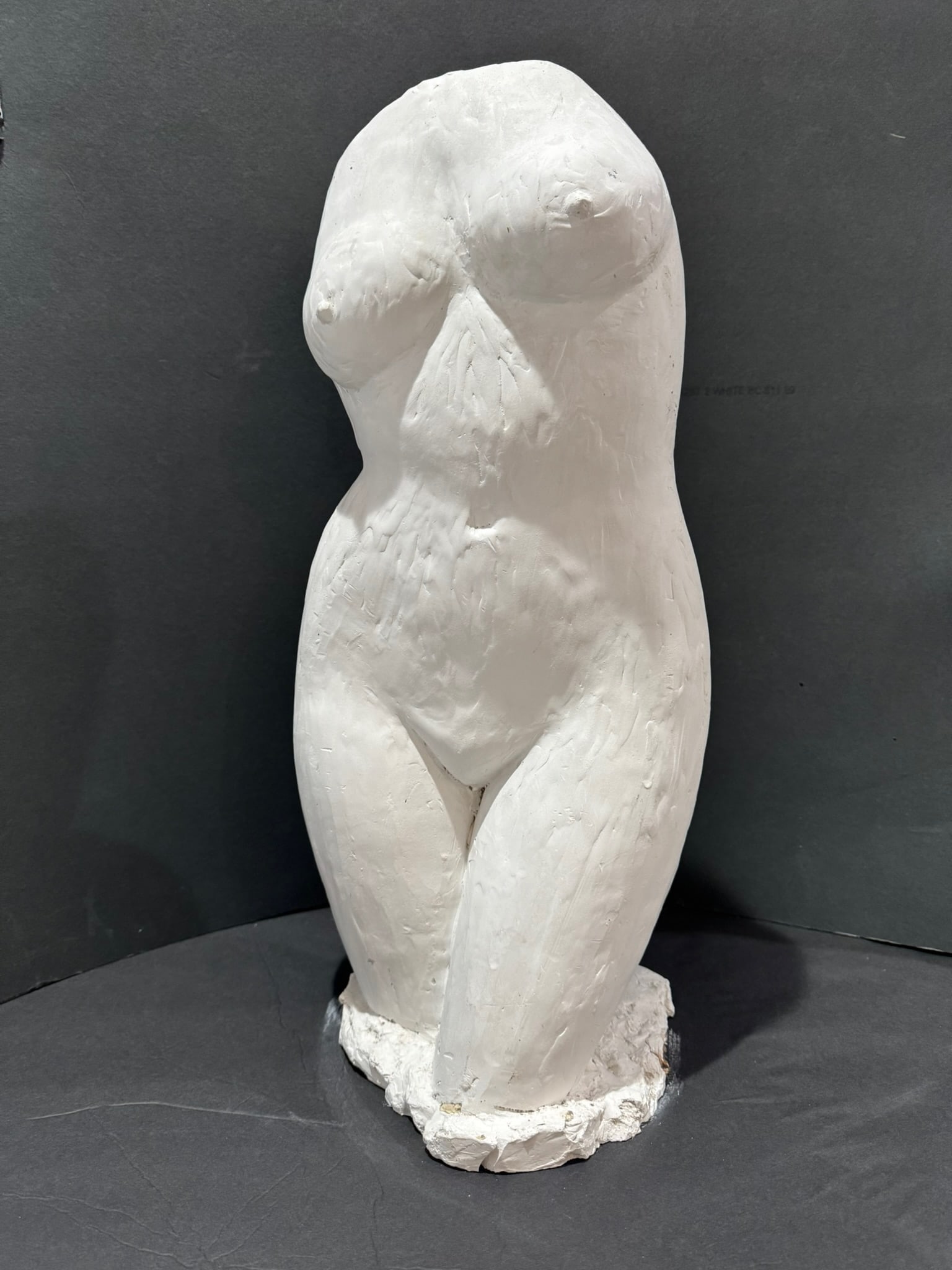 Mid 20th Century Larry Mohr Signed Figurative Sculpture – Plaster Modern Abstract Nude - 2