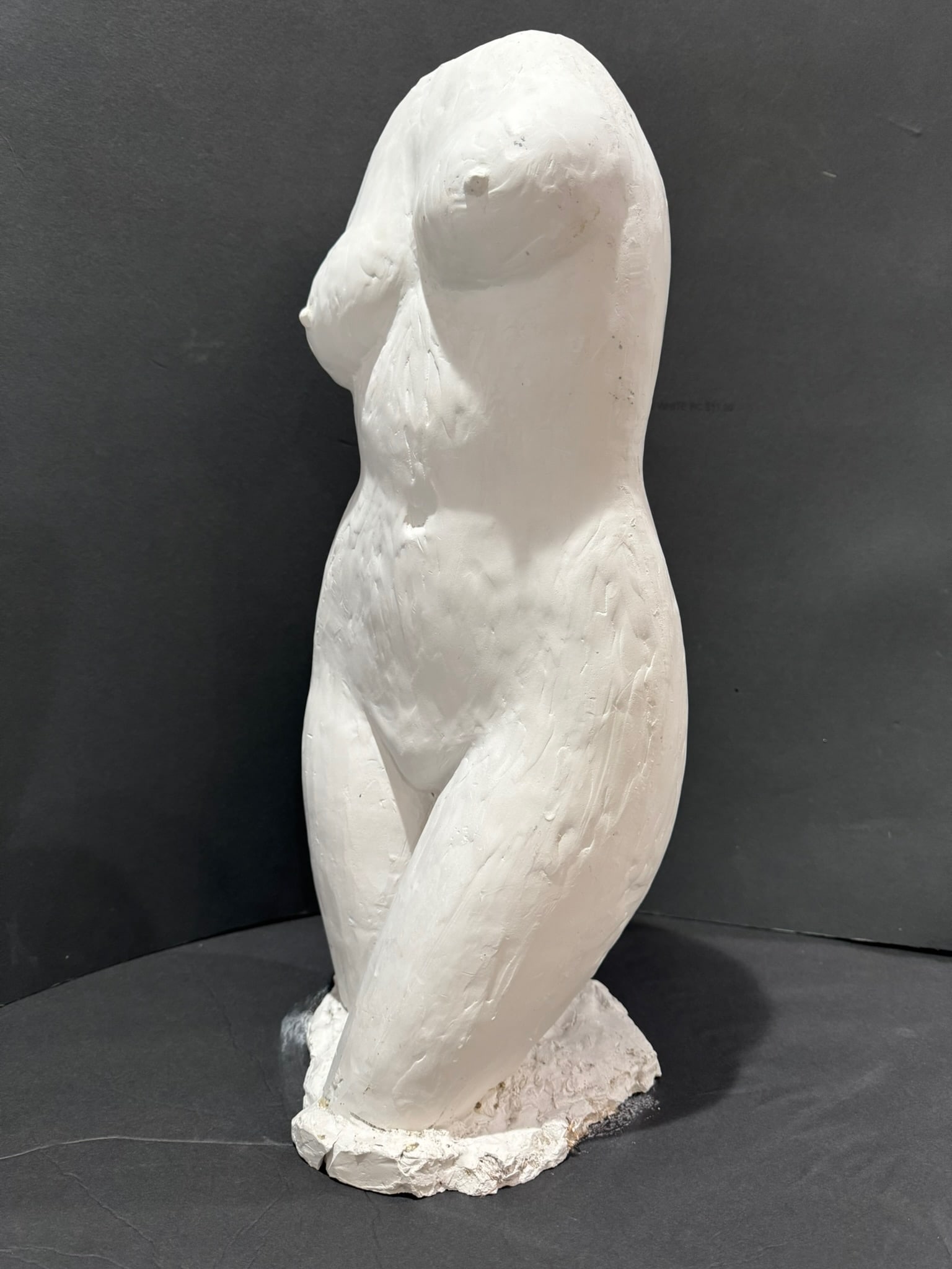 Mid 20th Century Larry Mohr Signed Figurative Sculpture – Plaster Modern Abstract Nude - 4