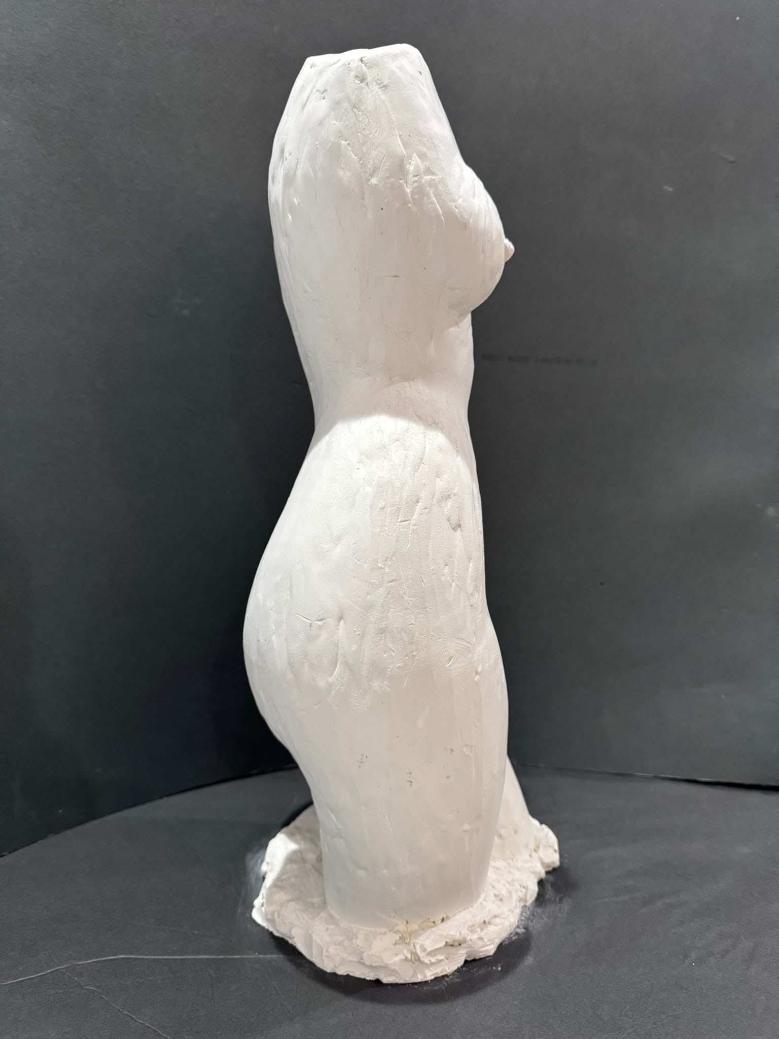 Mid 20th Century Larry Mohr Signed Figurative Sculpture – Plaster Modern Abstract Nude - 6