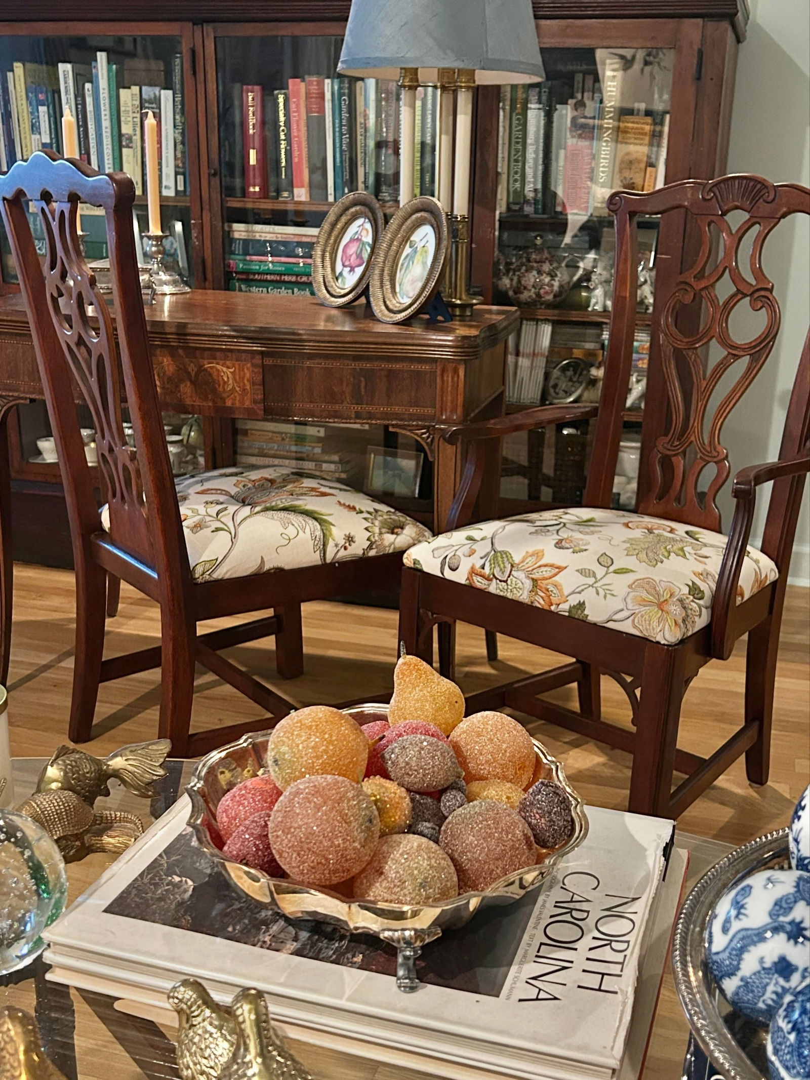 Vintage Thomasville Chippendale Side Chairs With Botanical Linen Upholstery - A Pair - 2