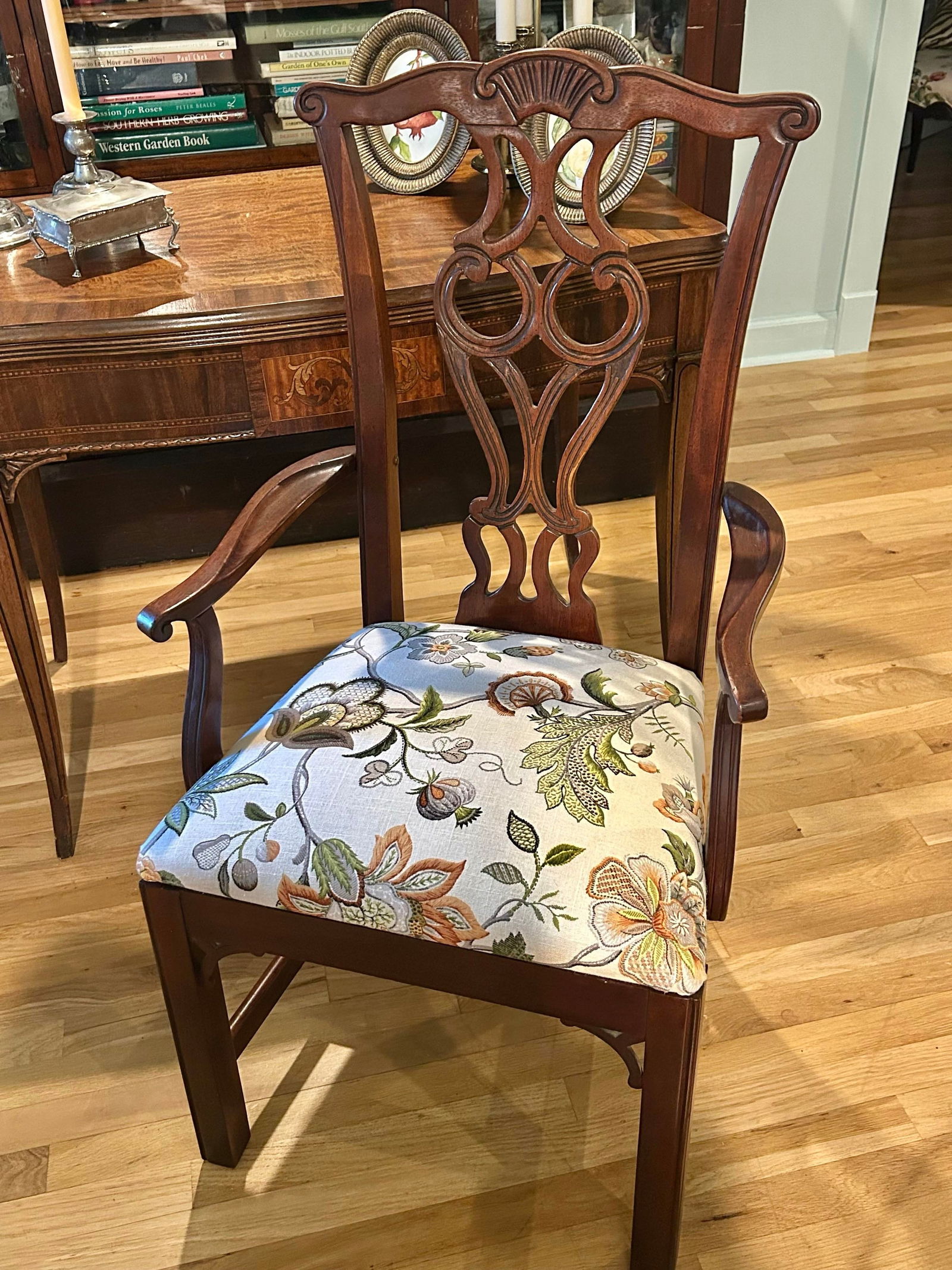 Vintage Thomasville Chippendale Side Chairs With Botanical Linen Upholstery - A Pair - 4