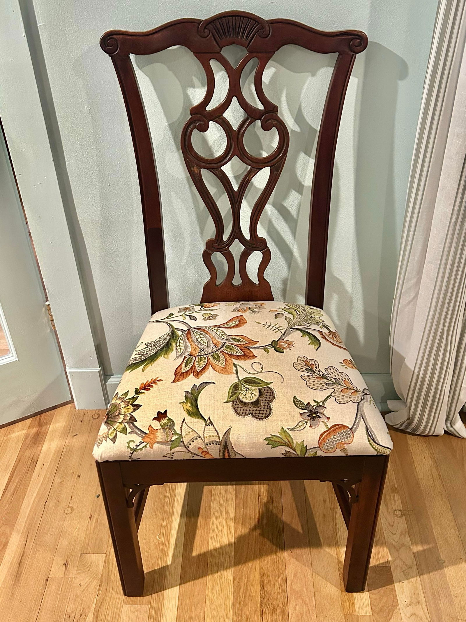 Vintage Thomasville Chippendale Side Chairs With Botanical Linen Upholstery - A Pair - 5