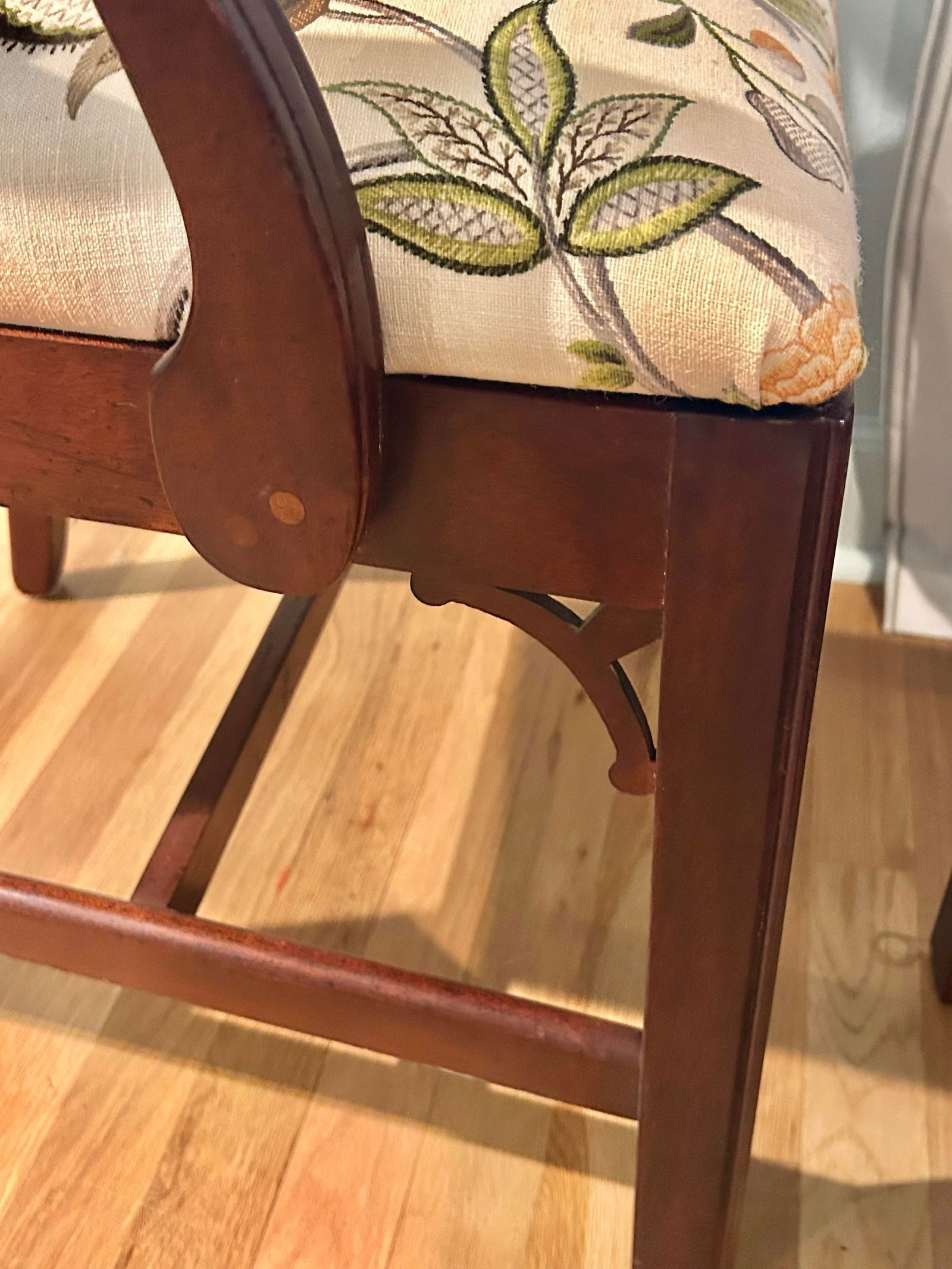 Vintage Thomasville Chippendale Side Chairs With Botanical Linen Upholstery - A Pair - 9