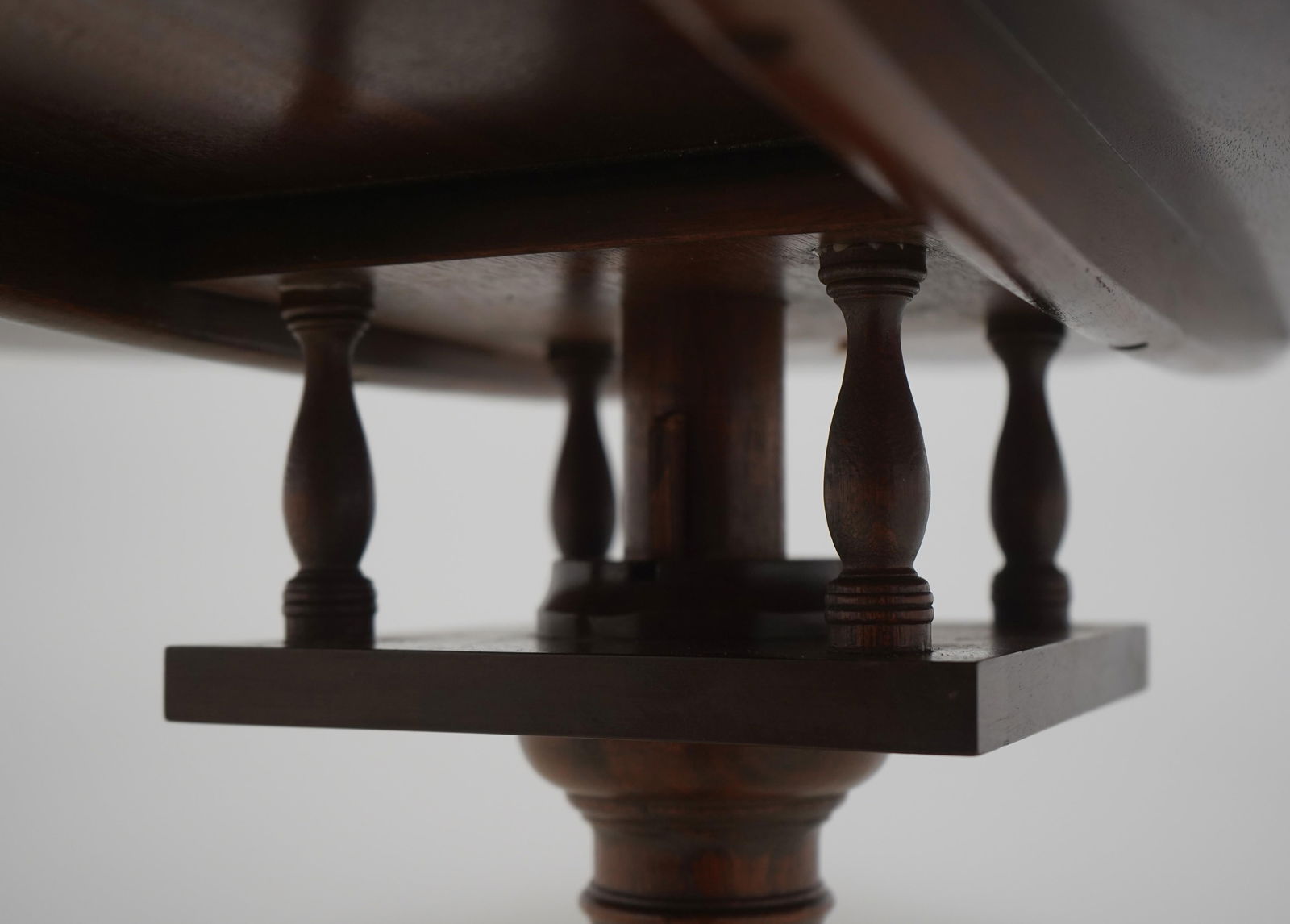 Baker Mahogany Round Tilt-Top Piecrust Table - 10