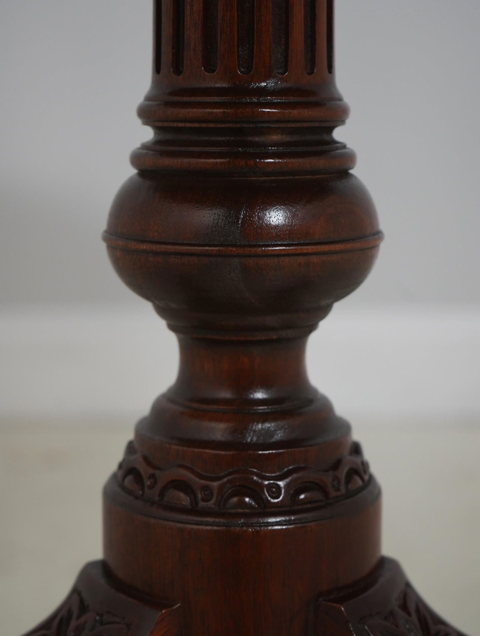 Baker Mahogany Round Tilt-Top Piecrust Table - 7