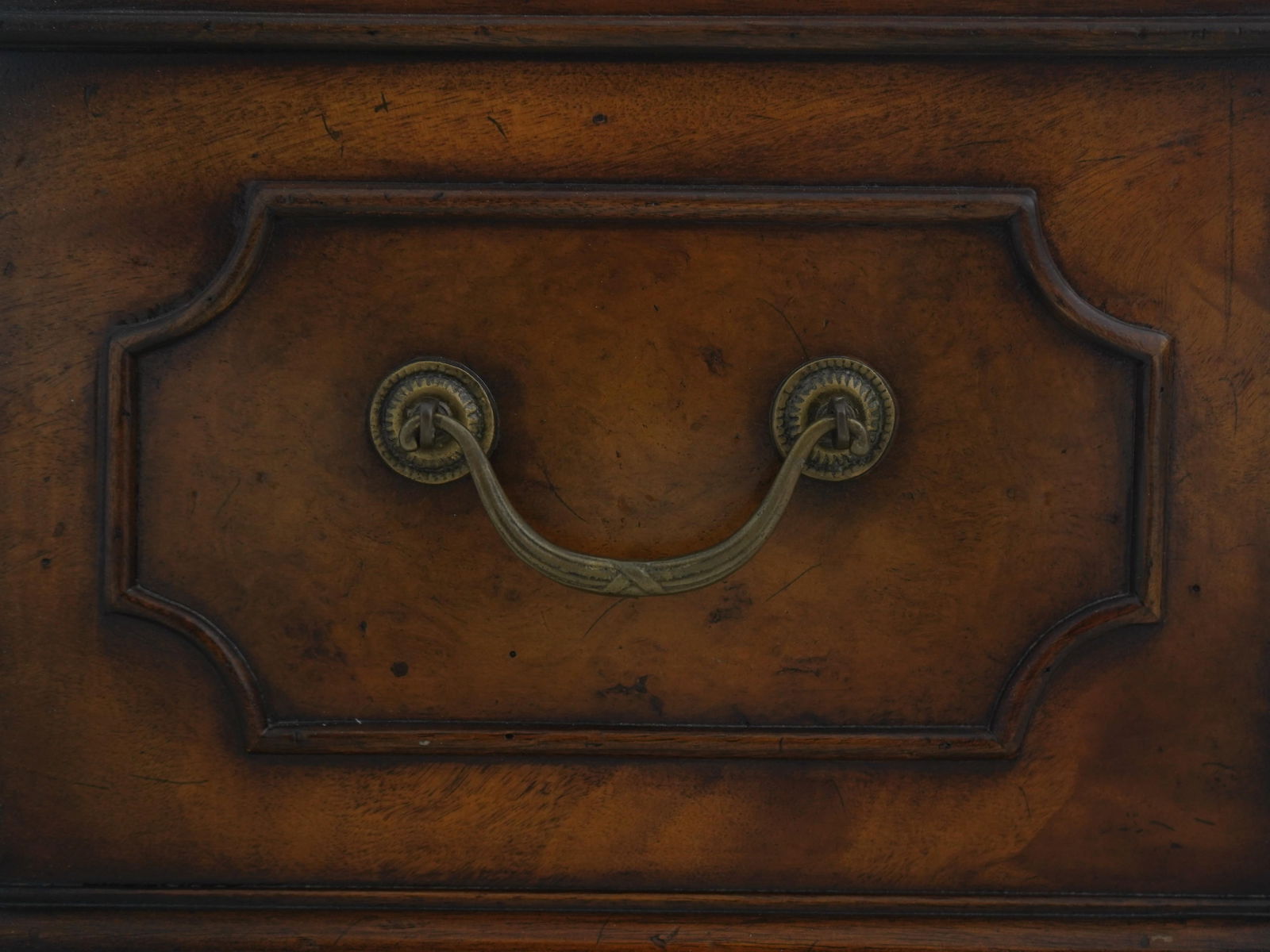 1980s Maitland-Smith Mahogany Storage Box With Asian Inspired Chess Pieces - 11