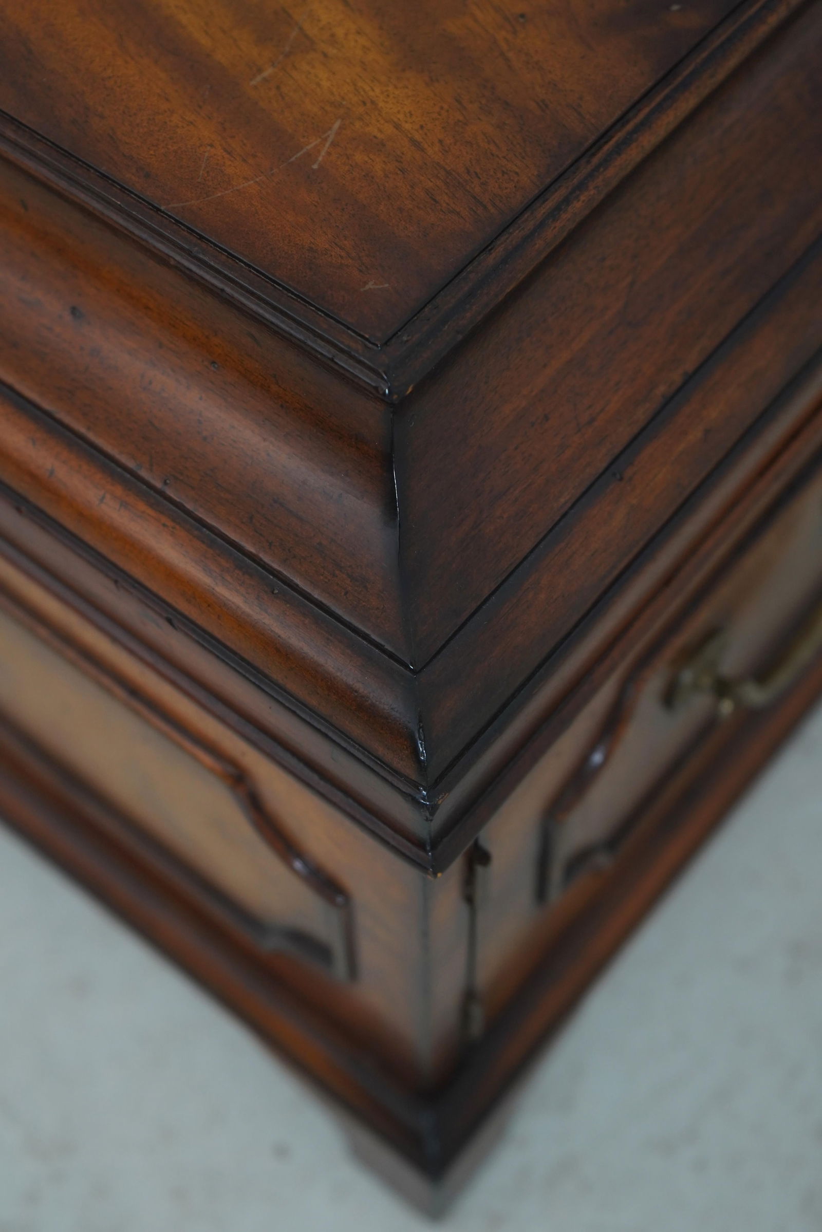1980s Maitland-Smith Mahogany Storage Box With Asian Inspired Chess Pieces - 12