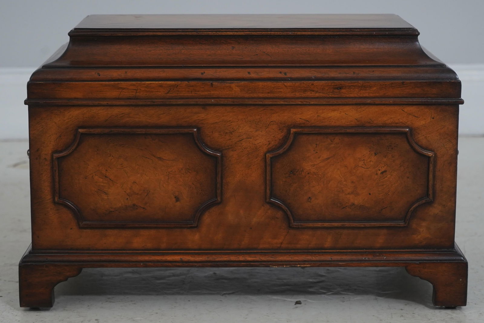 1980s Maitland-Smith Mahogany Storage Box With Asian Inspired Chess Pieces - 16