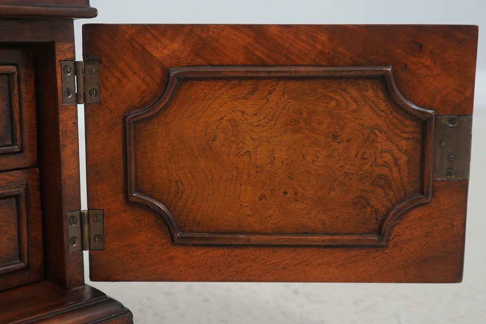 1980s Maitland-Smith Mahogany Storage Box With Asian Inspired Chess Pieces - 5