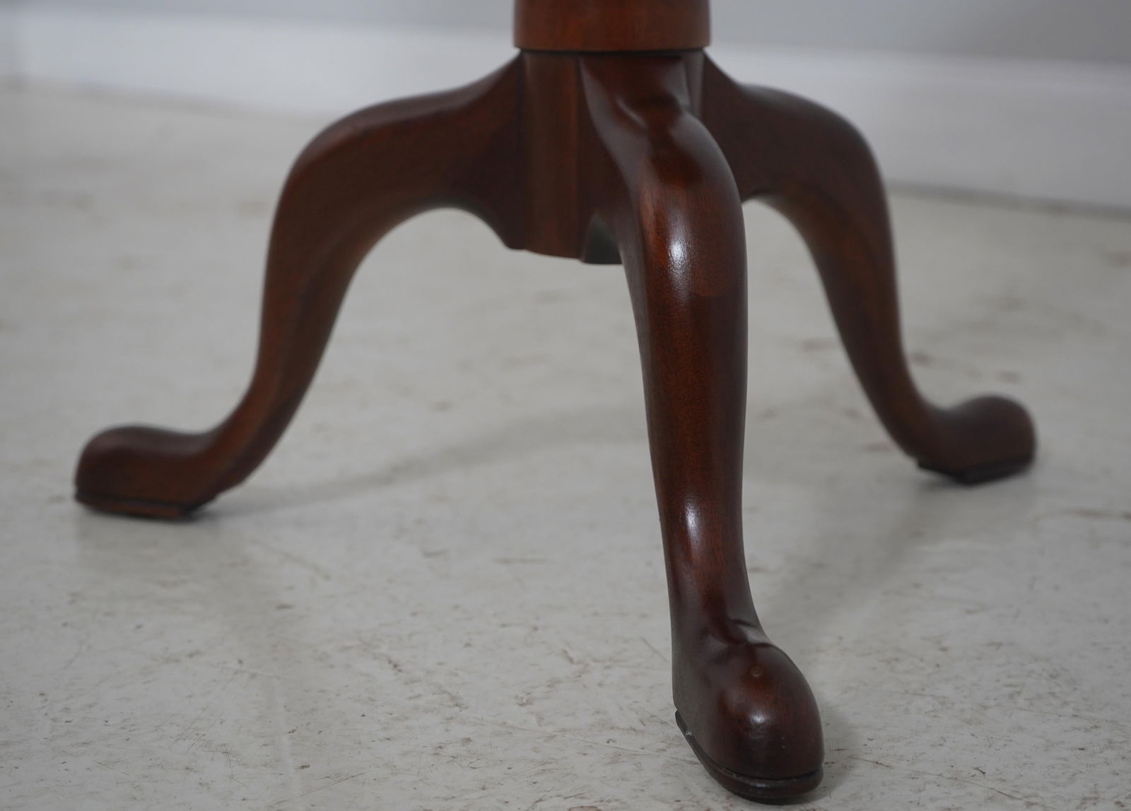 Henkel Harris Mahogany Round Pedestal Side Table Candle Stand - 5