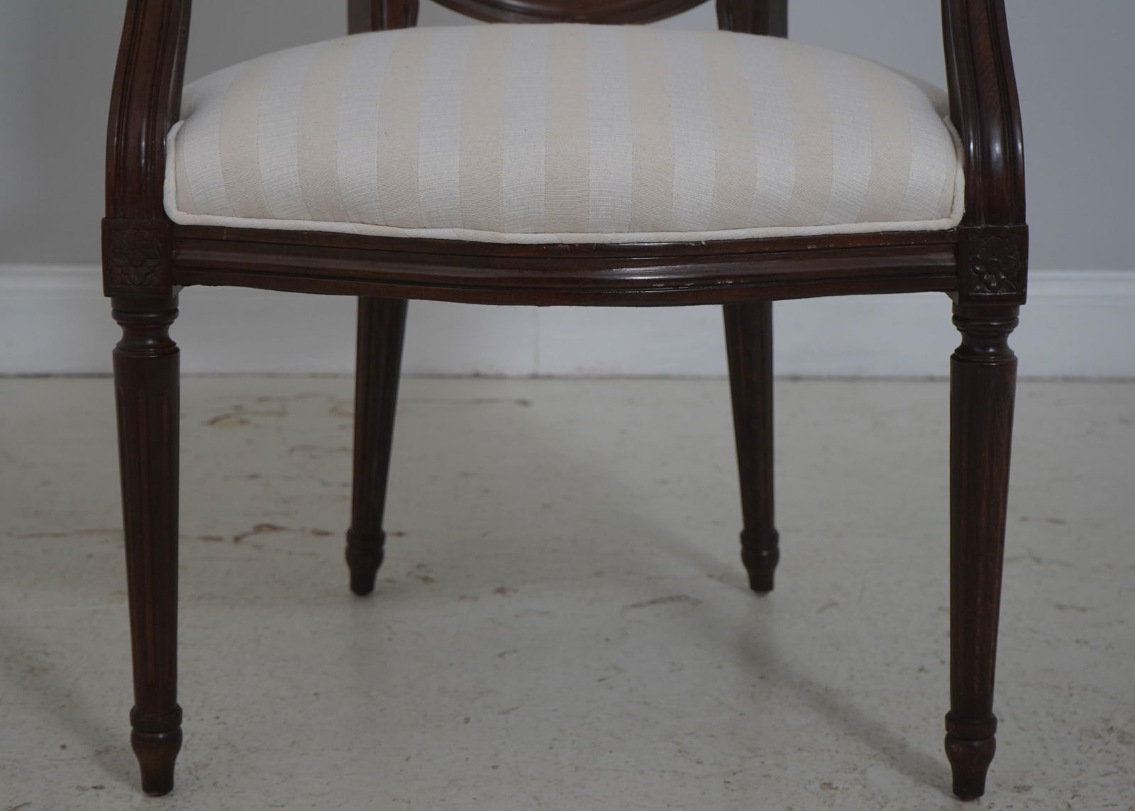 Set of 8 Stickley Oval Back Louis XV Mahogany Dining Chairs - 11