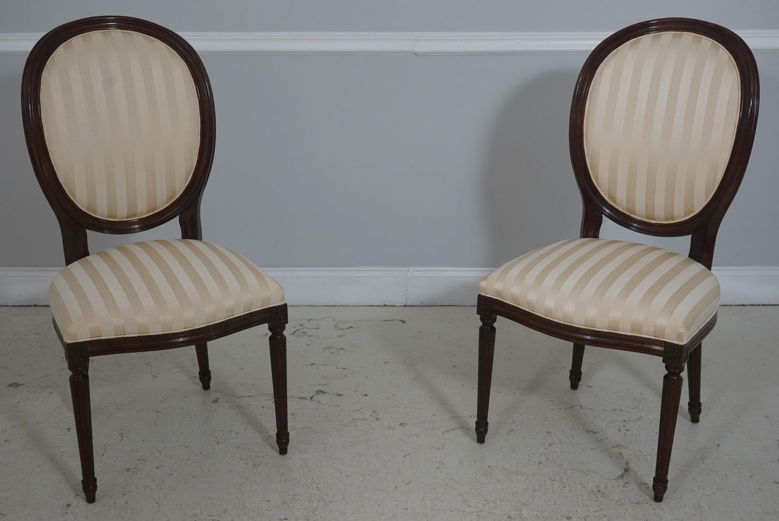 Set of 8 Stickley Oval Back Louis XV Mahogany Dining Chairs - 14