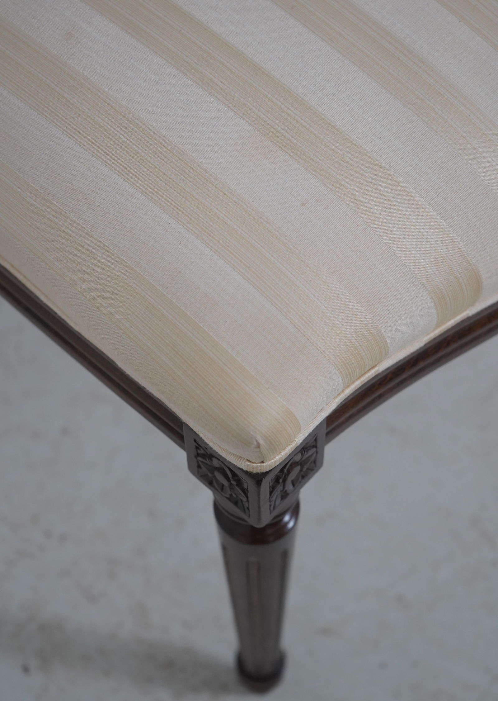 Set of 8 Stickley Oval Back Louis XV Mahogany Dining Chairs - 15