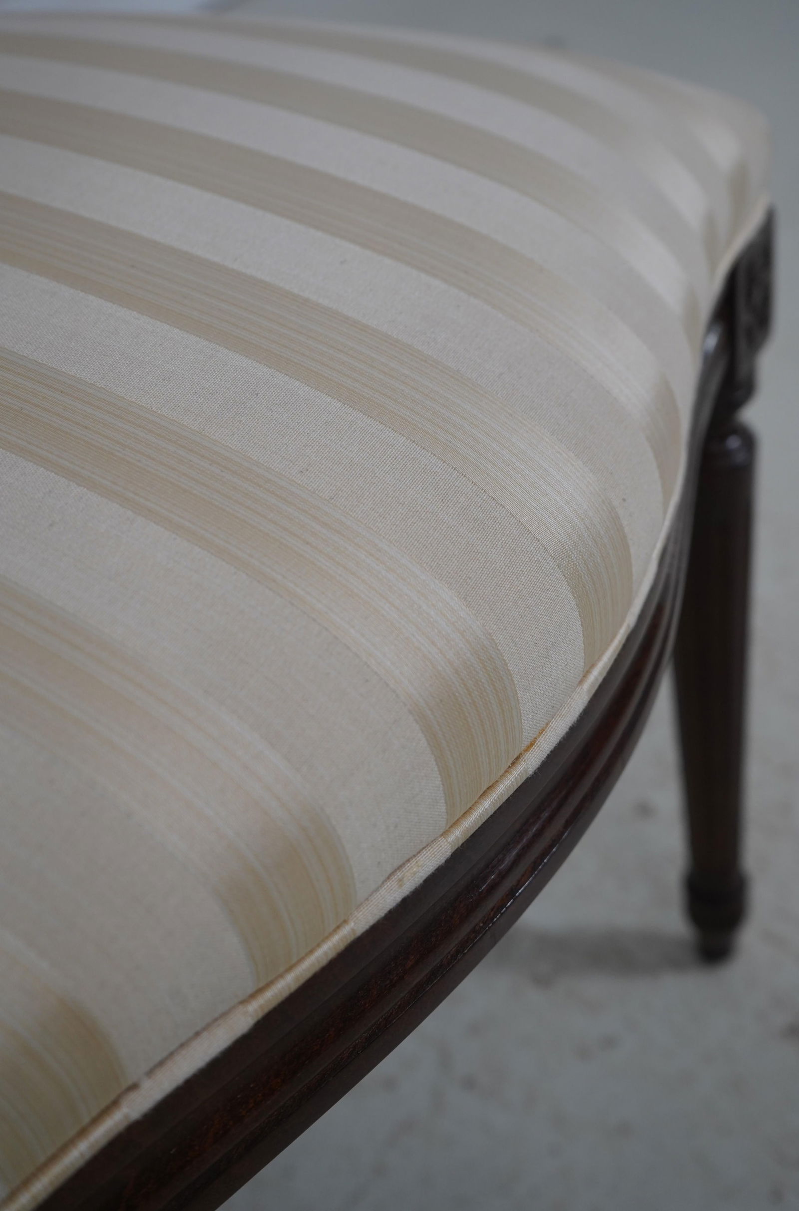 Set of 8 Stickley Oval Back Louis XV Mahogany Dining Chairs - 16