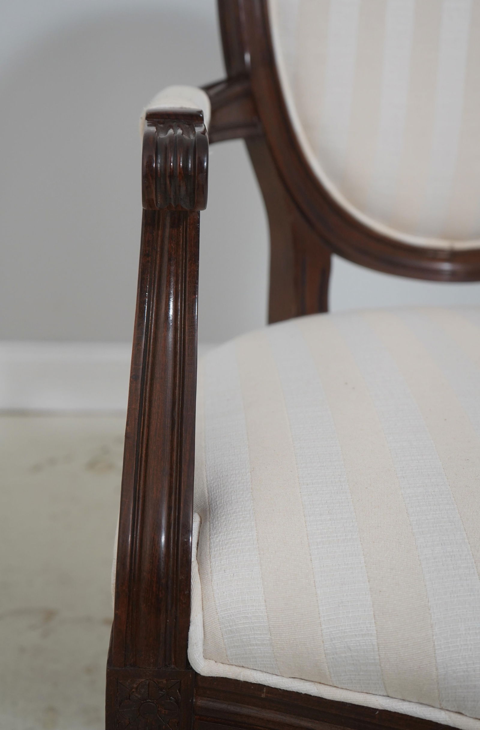 Set of 8 Stickley Oval Back Louis XV Mahogany Dining Chairs - 7