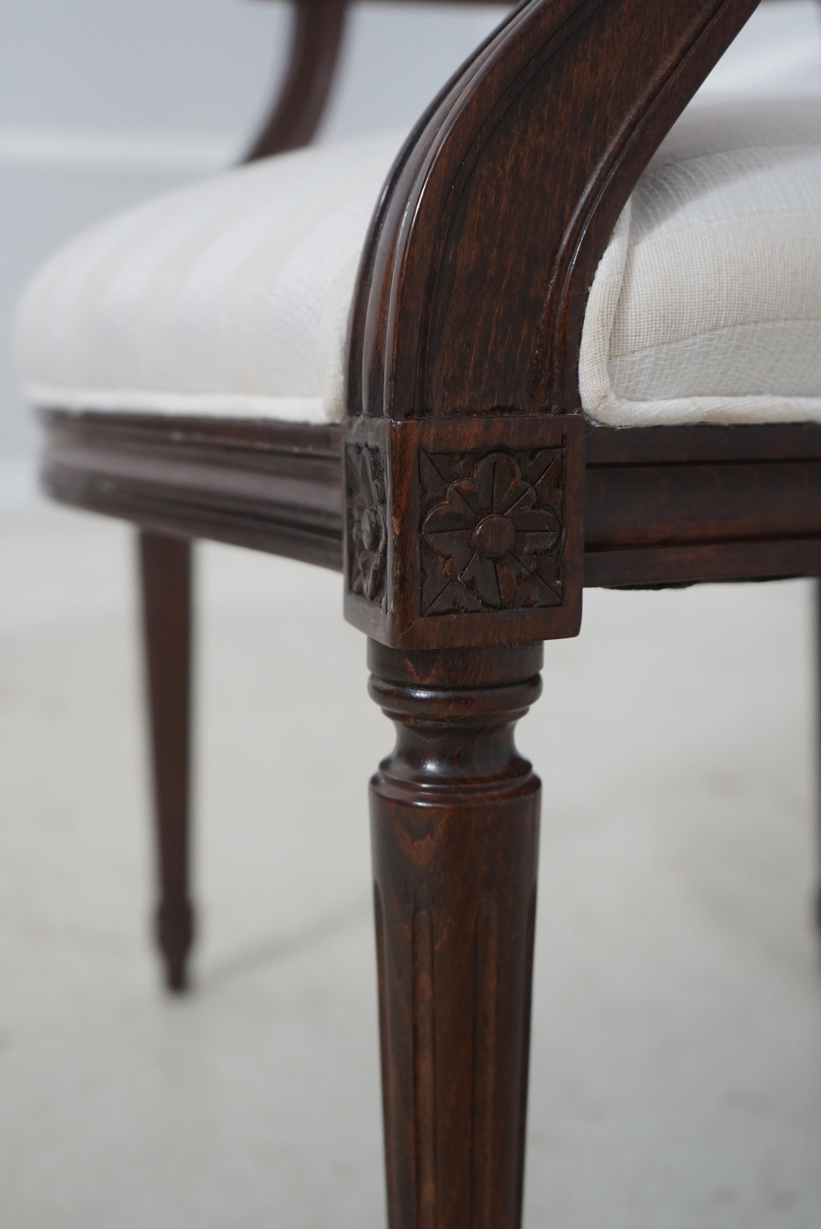 Set of 8 Stickley Oval Back Louis XV Mahogany Dining Chairs - 8