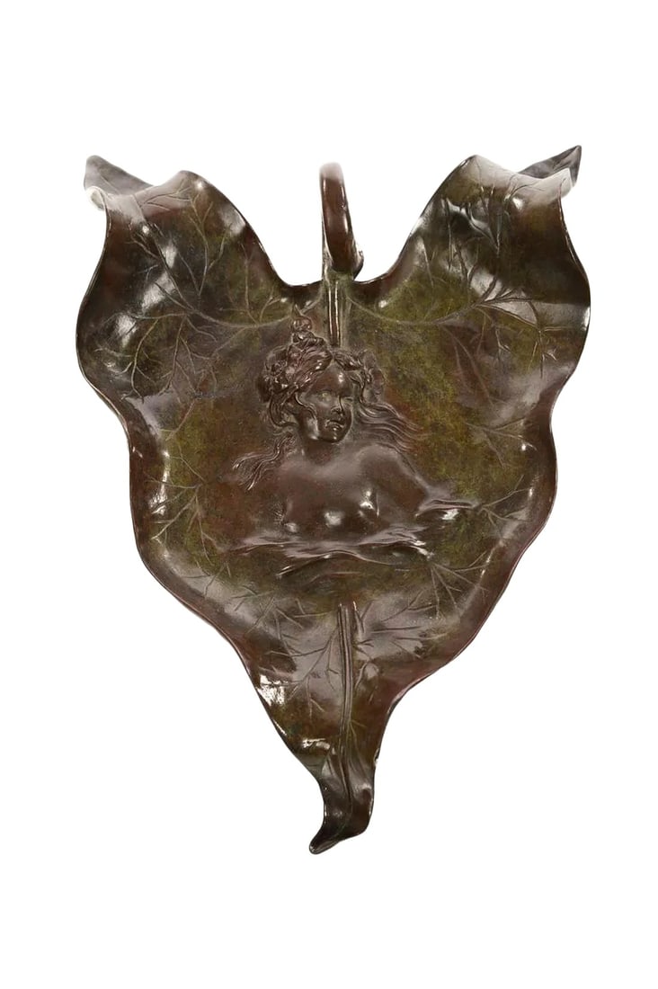 Art Nouveau Leaf Bronze Tray Sculpture With Nude Maiden Bust: Art Nouveau Beautiful Leaf Bronze Tray Sculpture w/Nude Maiden Bust A beautiful piece that will add to your décor! Condition: Condition Notes: Excellent - Minor wear consistent with age and