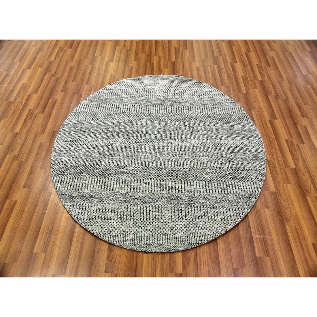 Timberwolf Gray Grass Design Undyed Wool Hand Knotted Round Rug - 2
