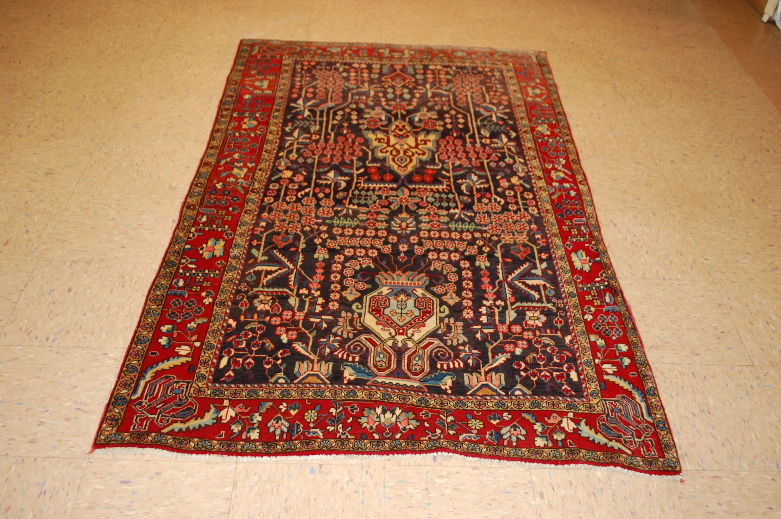 Persian SARUK FERAKHAN RUG 4'1" x 6'6": Title:Persian SARUK FERAKHAN RUG 4'1" x 6'6" Description:OLD, ANTIQUE VERY FINE HIGH KPSI CLASSIC Persian SARUK FARRAKHAN ORIENTAL RUG,,,,..size 4'1" x 6'6" ...........Magnificent colors throughout