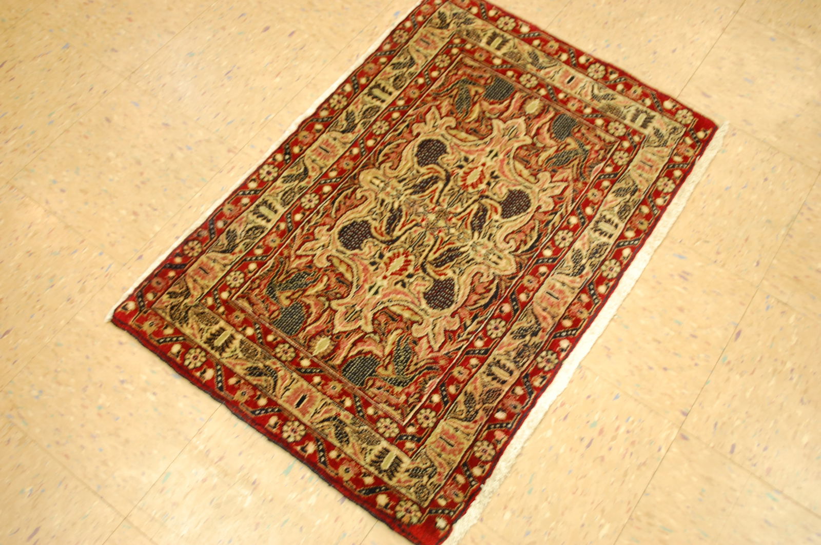 Persian BALOUCHI Rug 2'2"x3'3": Title: Persian BALOUCHI Rug 2'2"x3'3"Description:OLD,ANTIQUE RARE SIZE with GREAT BIRDS SUBJECT FIELD Persian BALOUCHI ORIENTAL RUG .......size of 2'2"x3'3" ...........all natural Wool woven on WOOL