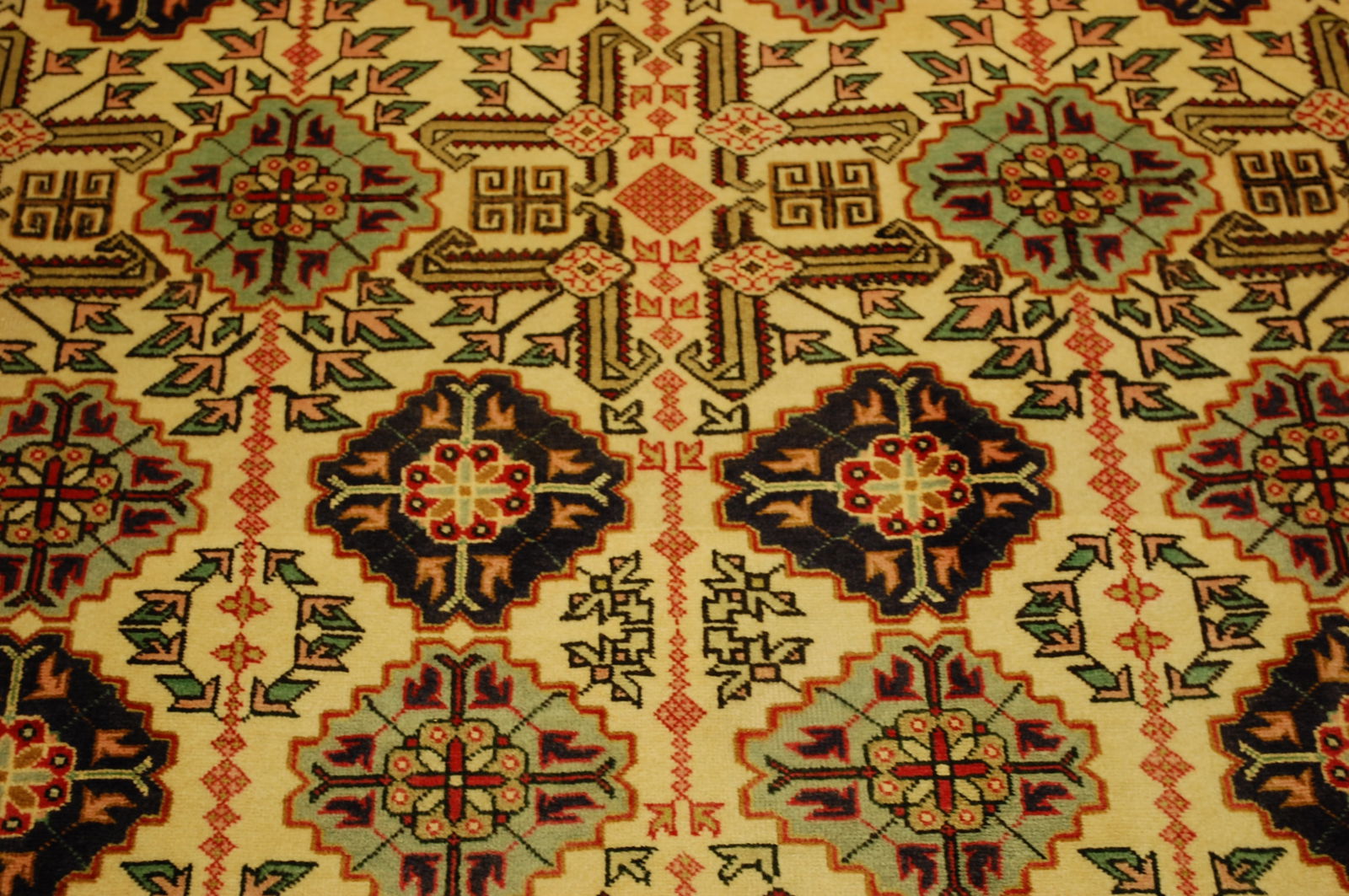 Persian TABRIZ RUG 4'10" x6'4" - 7