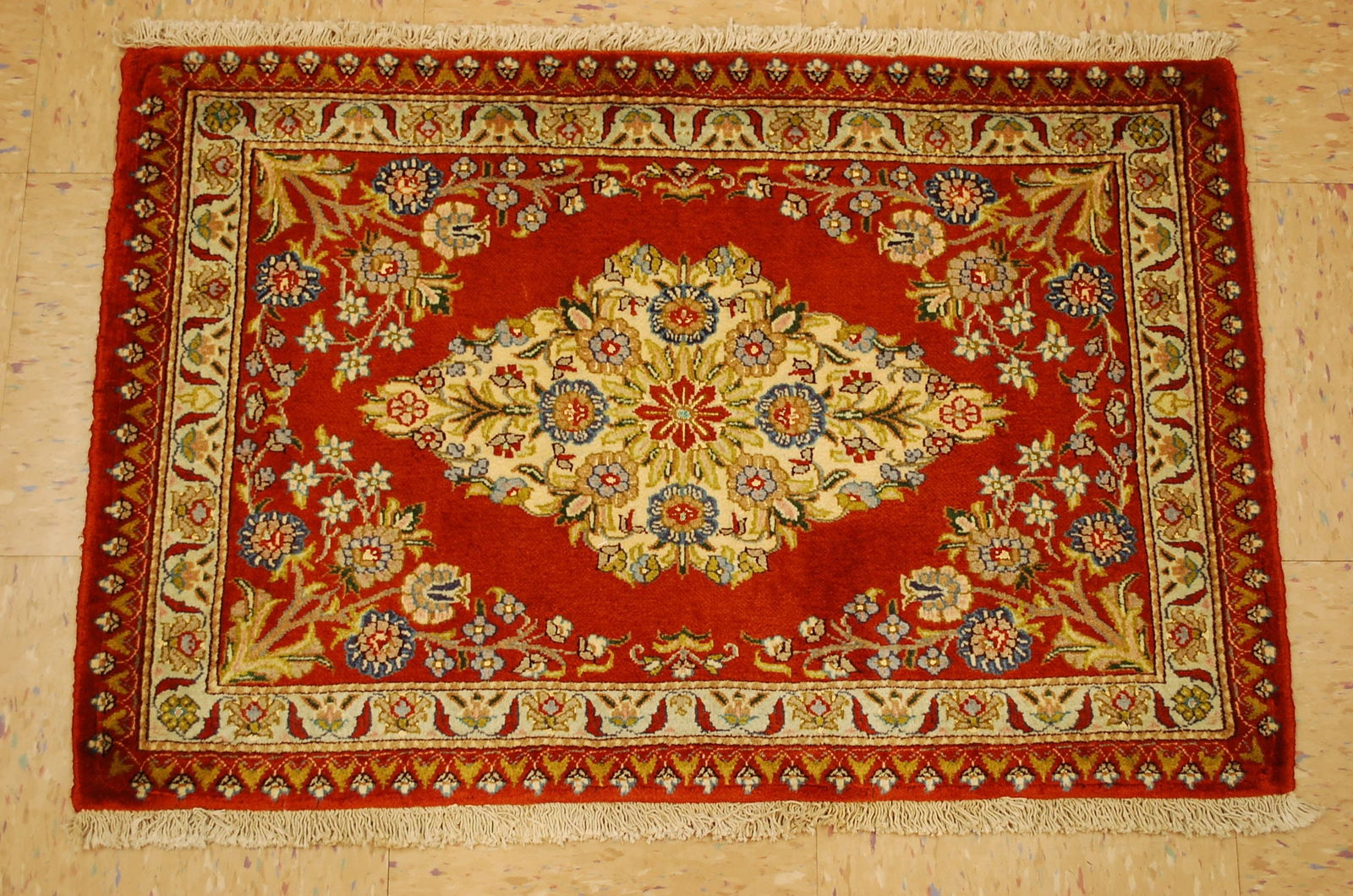 Persian QUME RUG 2x3: Title:Persian QUME RUG 2x3 Description:OLD,ANTIQUE HIGHLY DETAILED FINE KORK WOOL_HIGH KPSI_SILK ACCENTS Persian QUME ORIENTAL RUG Circa with exact size of 2' x 3' Detailed floral design delicately