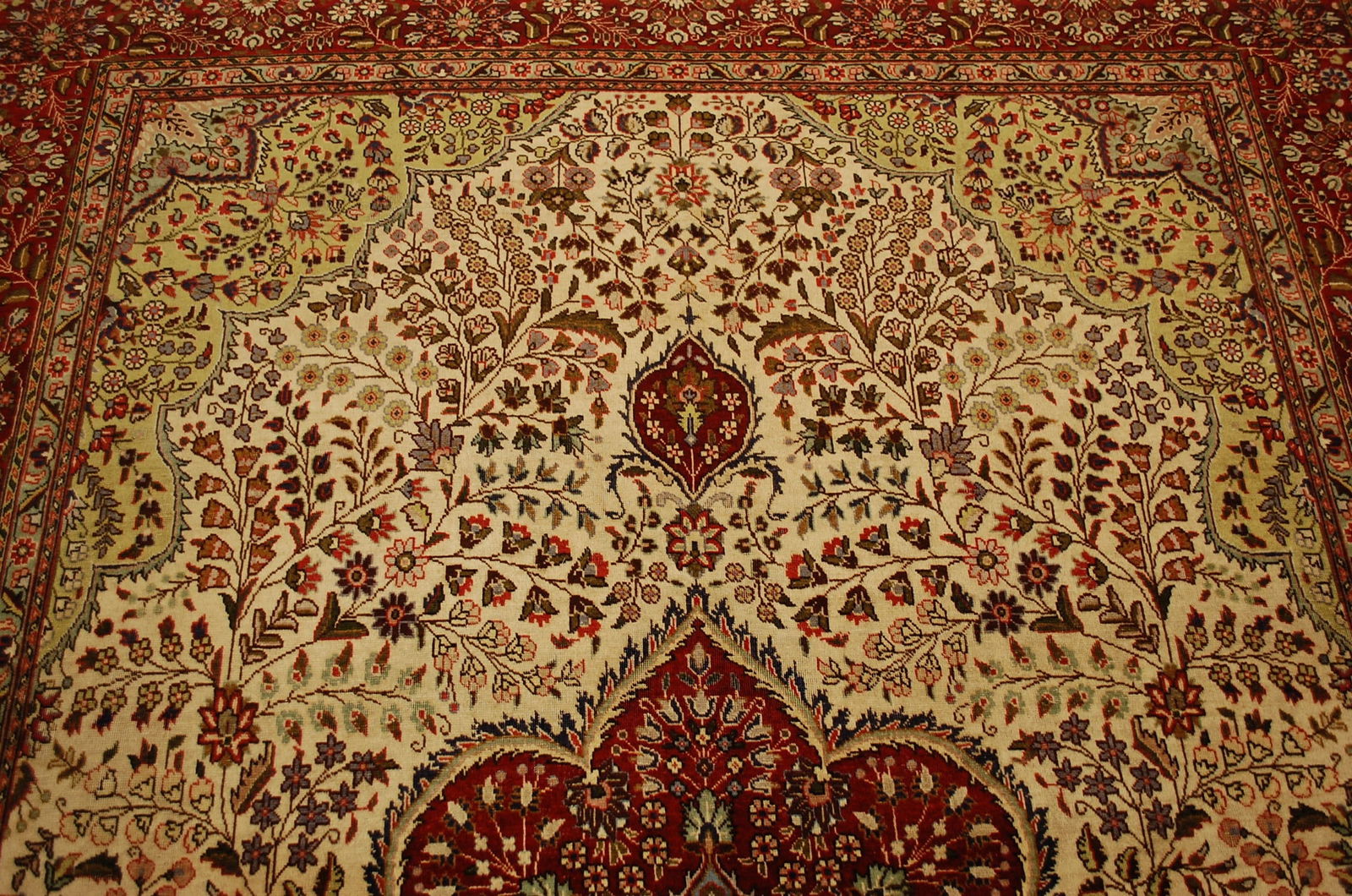 PersianTABRIZ RUG, 6'8" x 9'8" - 4
