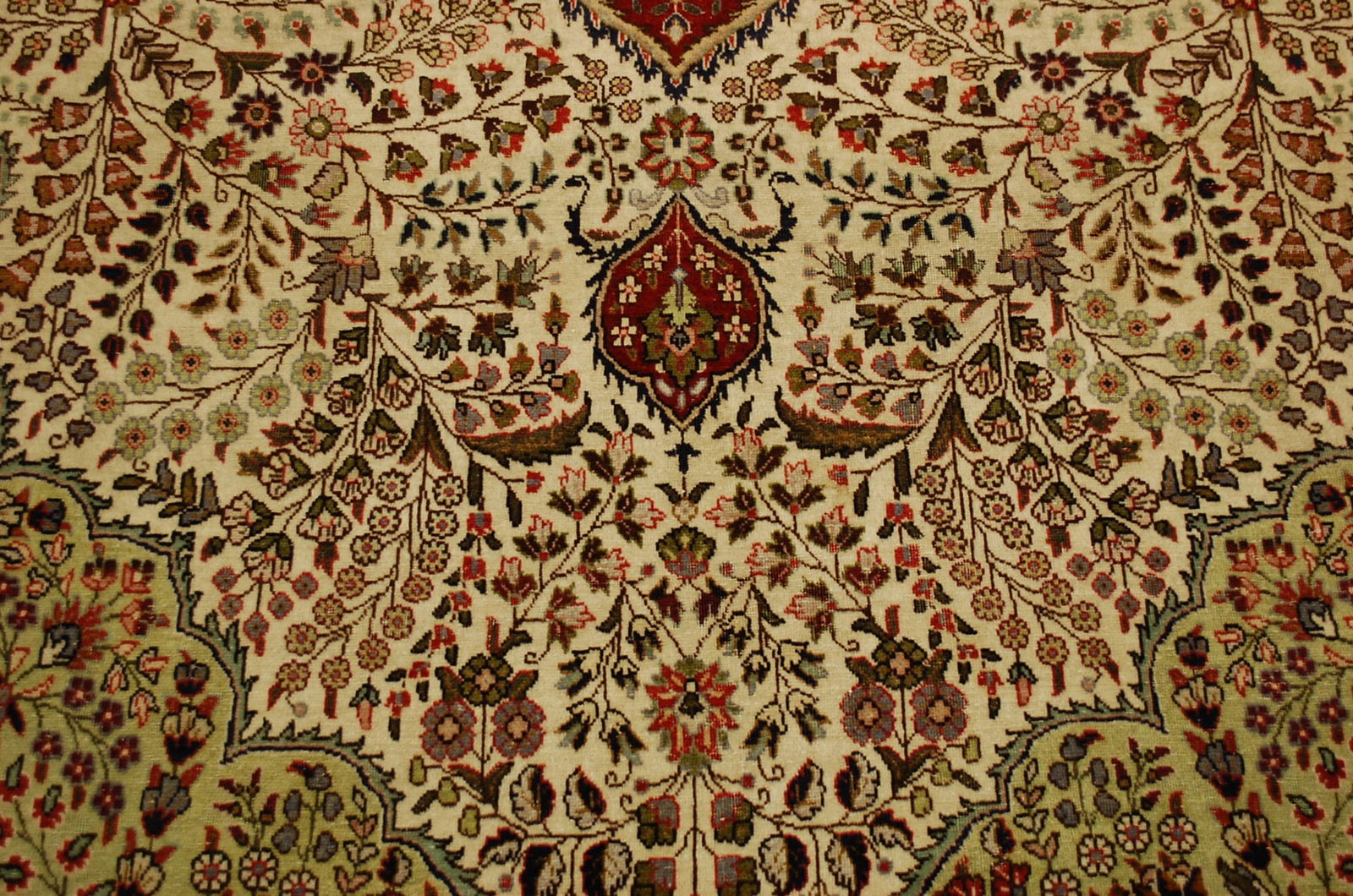 PersianTABRIZ RUG, 6'8" x 9'8" - 5