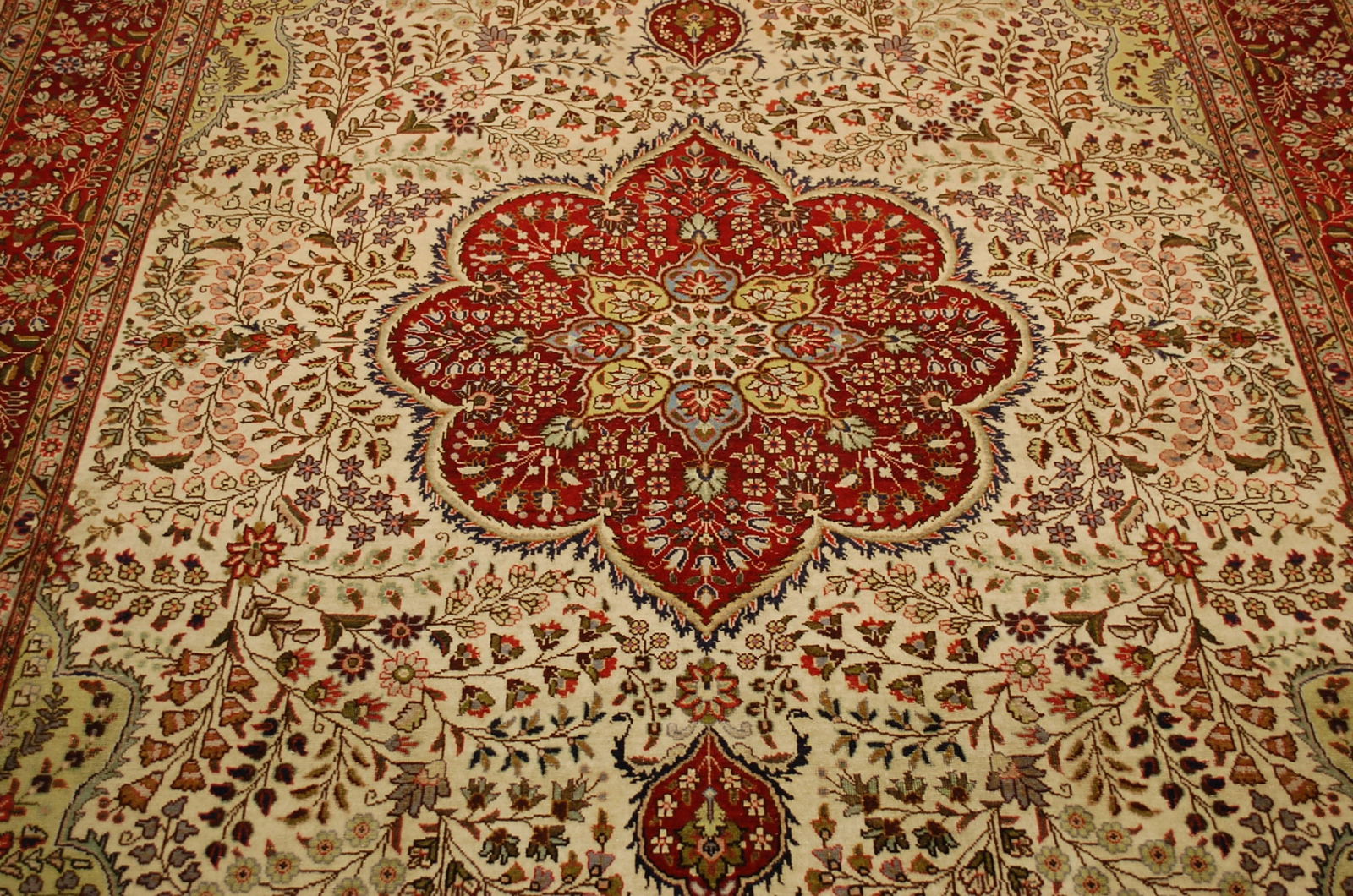 PersianTABRIZ RUG, 6'8" x 9'8" - 8