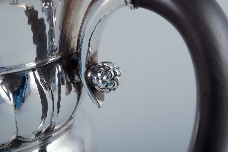 Georg Jensen, large Art Nouveau pitcher in sterling silver. Early and rare model. Hammered finish. - 7