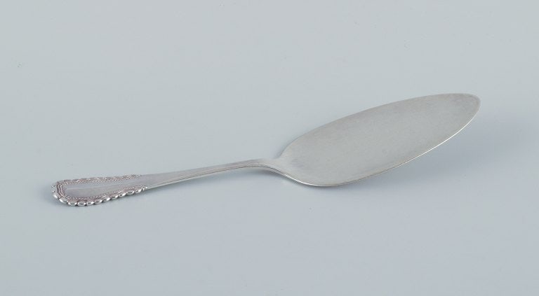 Georg Jensen, Viking, large serving spade in 830 silver.: Title:Georg Jensen, Viking, large serving spade in 830 silver. Description:Georg Jensen, Viking, large serving spade in 830 silver. Stamped with the mark used between 1915-1932. In excellent condition