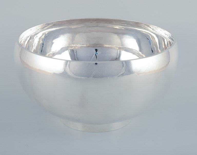 Georg Jensen, rare sterling silver bowl. Large and impressive bowl of high quality. - 2