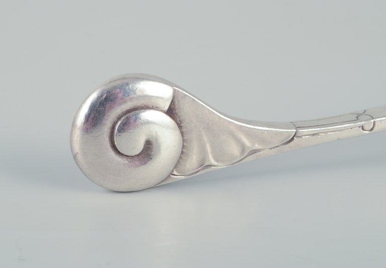 Early and rare Georg Jensen "Ornamental" pattern serving-fork chased with foliage and with a spiral - 5