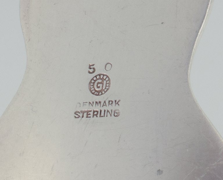 Early and rare Georg Jensen "Ornamental" pattern serving-fork chased with foliage and with a spiral - 6