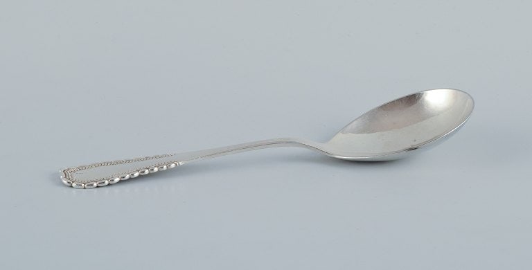 Georg Jensen, Viking, serving spoon in 830 silver.: Title:Georg Jensen, Viking, serving spoon in 830 silver. Description:Georg Jensen, Viking, serving spoon in 830 silver. Stamped with 1915-1932 hallmark. In excellent condition. Dimensions: L 19.1 cm.