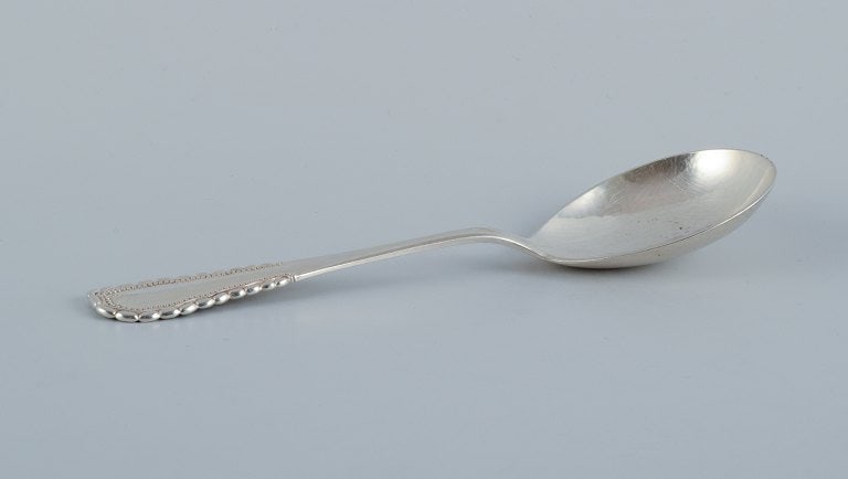 Georg Jensen, Viking, serving spoon in 830 silver.: Title:Georg Jensen, Viking, serving spoon in 830 silver. Description:Georg Jensen, Viking, serving spoon in 830 silver. Stamped with 1915-1932 hallmark. In excellent condition. Dimensions: L 19.1 cm.