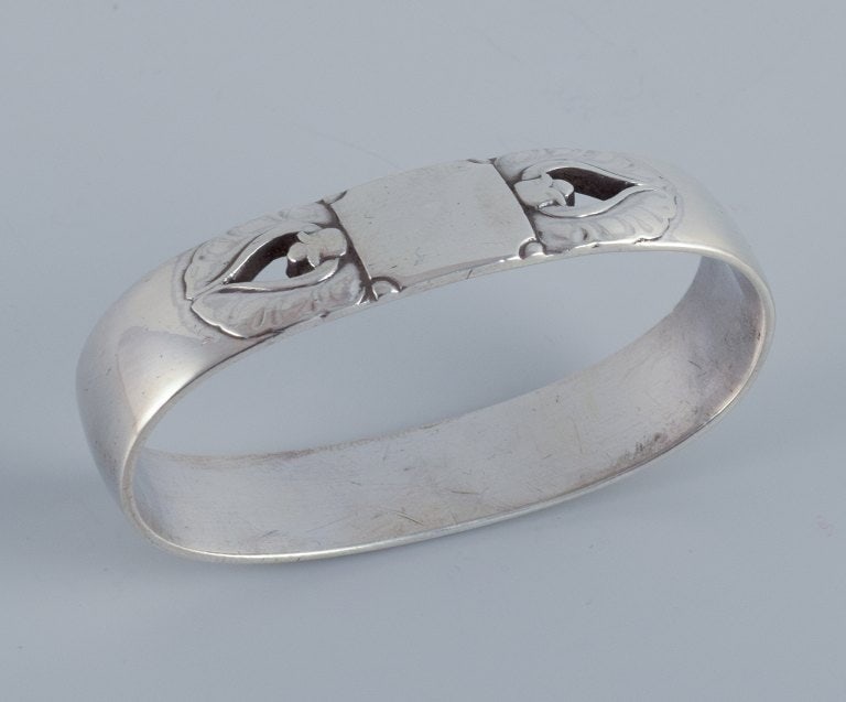 Georg Jensen, Art Deco napkin ring in sterling silver. (1 of 6)