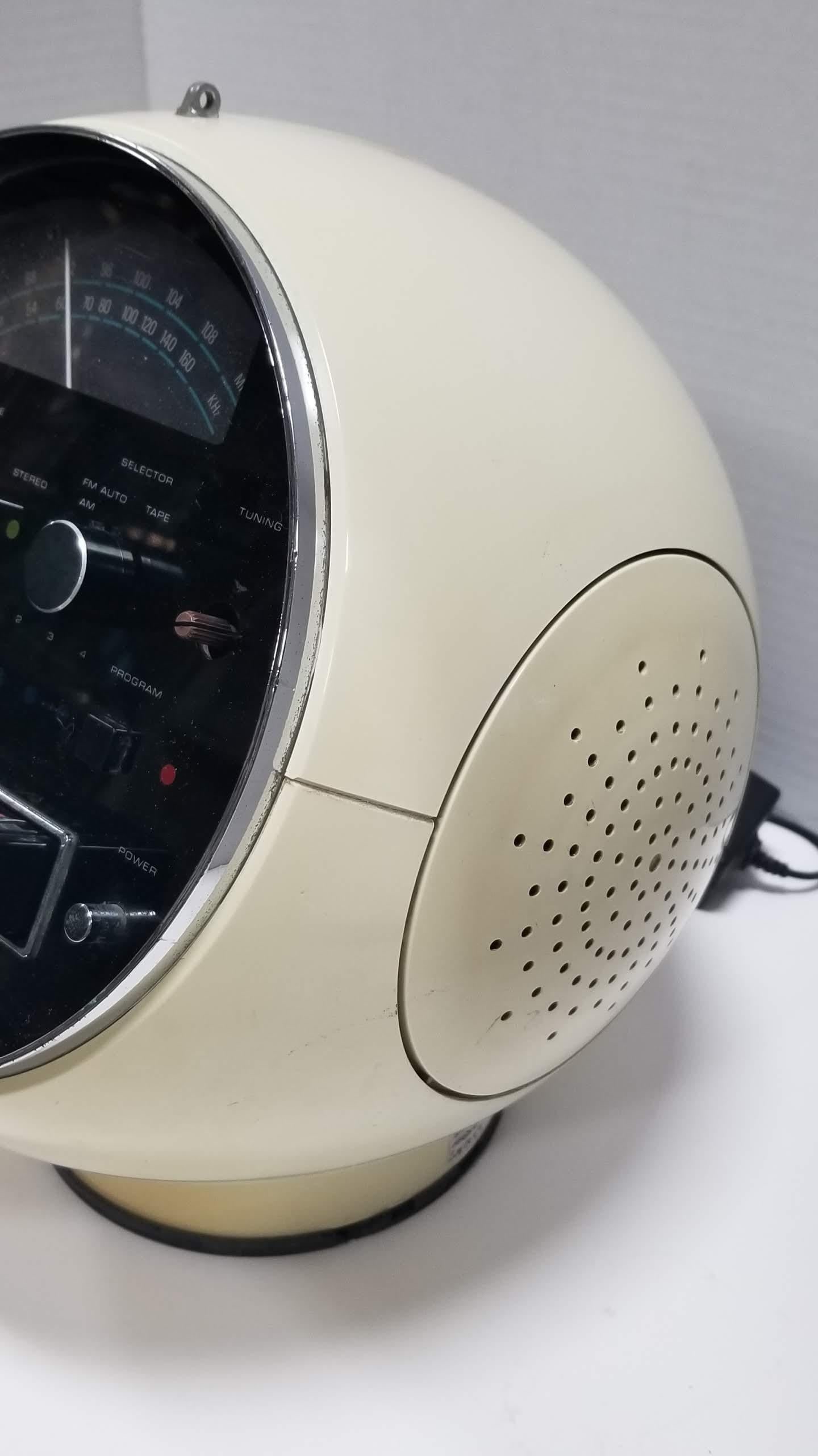 Weltron Model 2001 Space Ball, AM/FM Radio 8 Track Stereo - 10