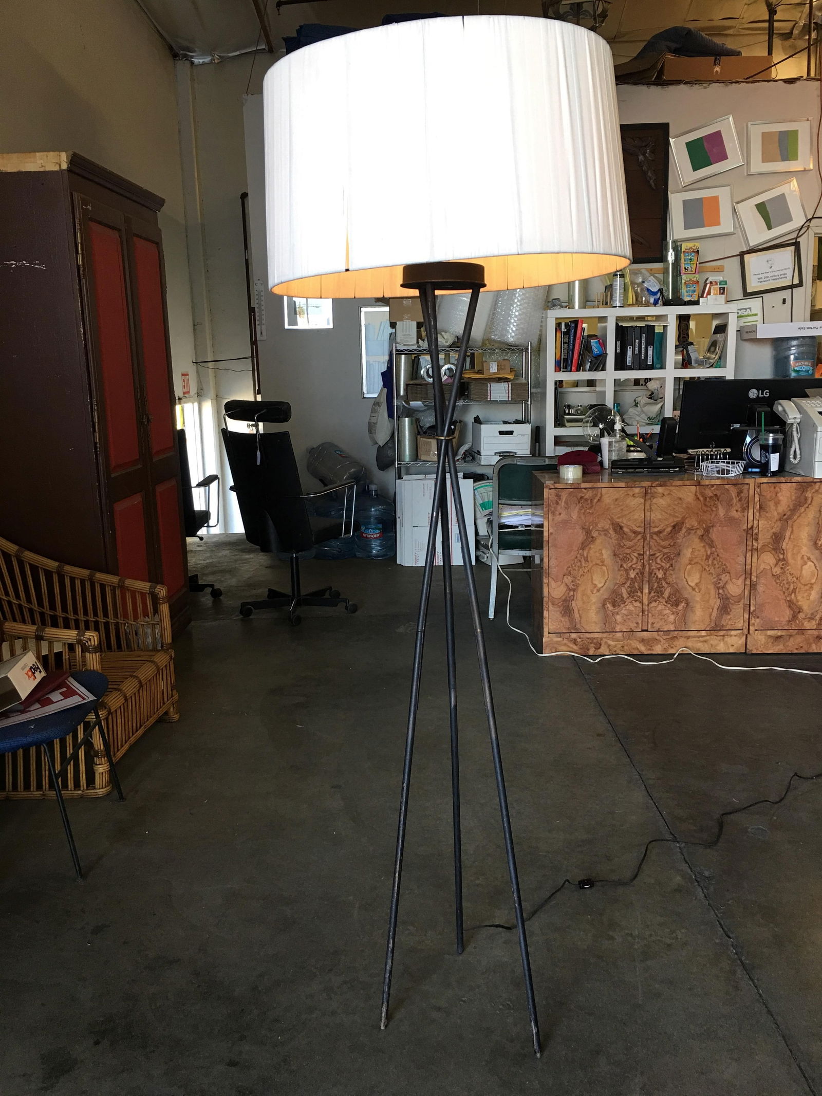 Midcentury Black Thin Iron Rod Tripod Floor Lamp - 6