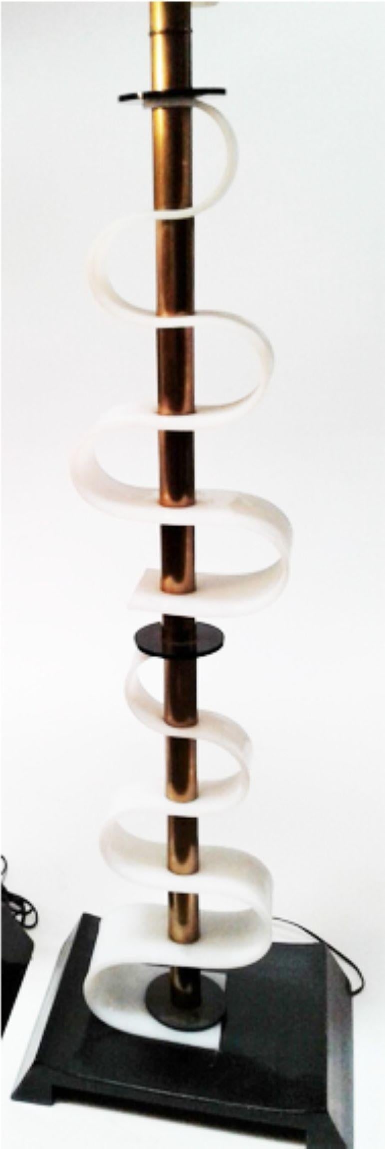 Mid Century Acrylic Sculptural Floor Lamp by Moss Lighting - 10