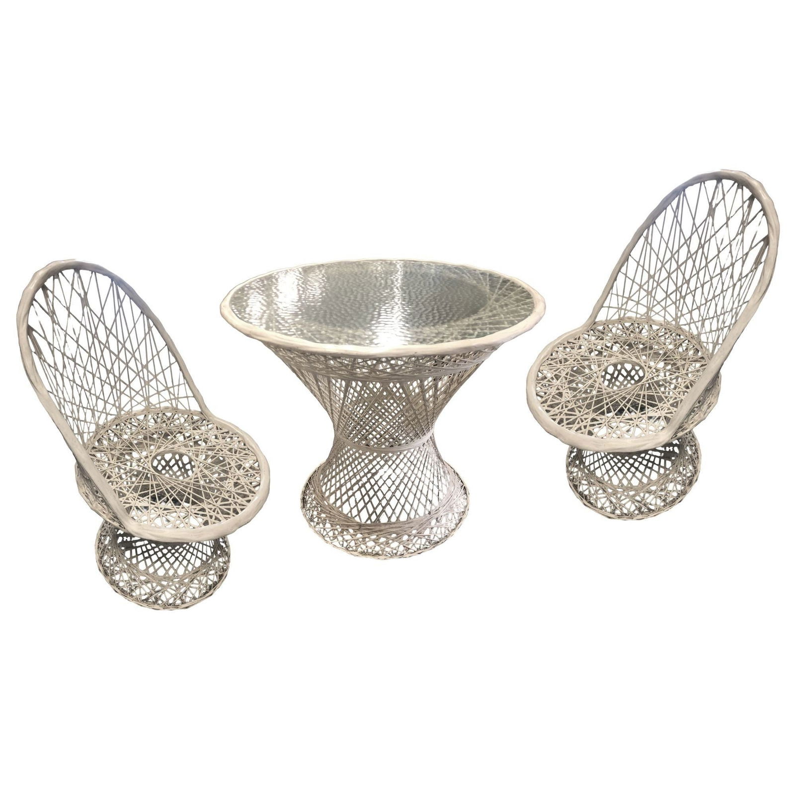 Mid Century 1970s Russel Woodard Fiberglass Table and Chairs Patio Dining Set: Title: Mid Century 1970s Russel Woodard Fiberglass Table and Chairs Patio Dining Set Description: Russel Woodard (1919–) was an American designer renowned for his mid-century modern outdoor