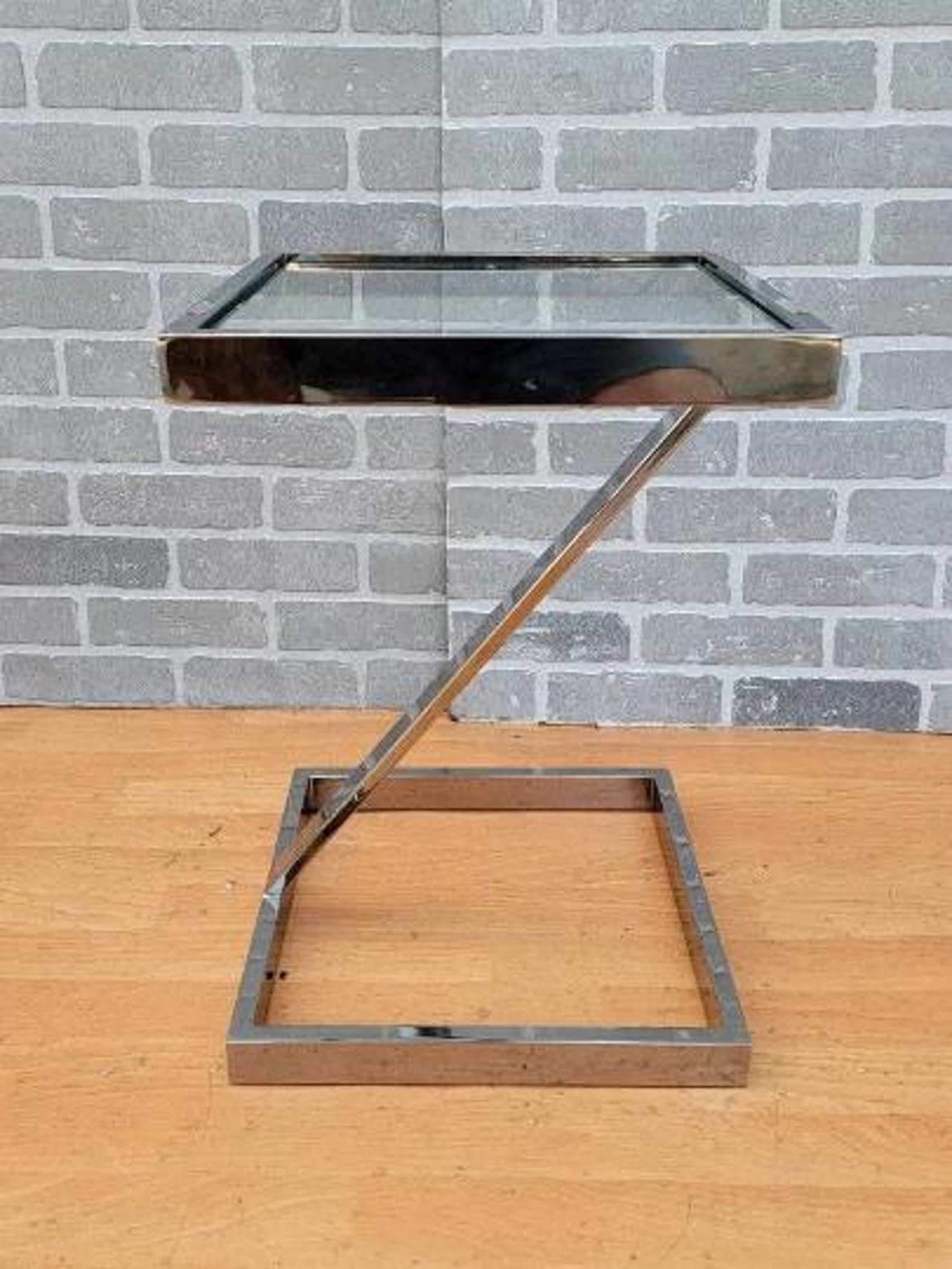 MCM Pace Collection Z Side Side Table: Title: MCM Pace Collection Z Side Side Table Description: Mid Century Modern Pace Collection Z Side Table in Chrome and Glass Sleek and modern Pace Collection Z side/end table. Table features flat bar