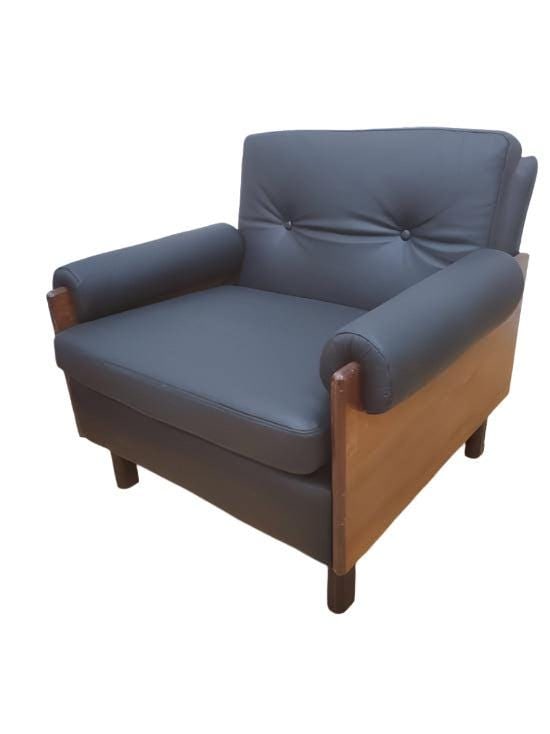 MCM Percival Lafer Style Rosewood Club Chair Newly Reupholstered: Title: MCM Percival Lafer Style Rosewood Club Chair Newly Reupholstered Description: Mid Century Modern Brazilian Rosewood Club Chair in the Style of Percival Lafer Newly Upholstered in a Black Leathe