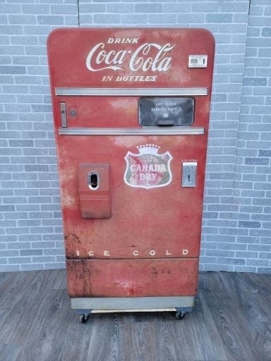 Vintage Coca-Cola Vendo 83 Pop Bottles Soda Machine (1 of 10)