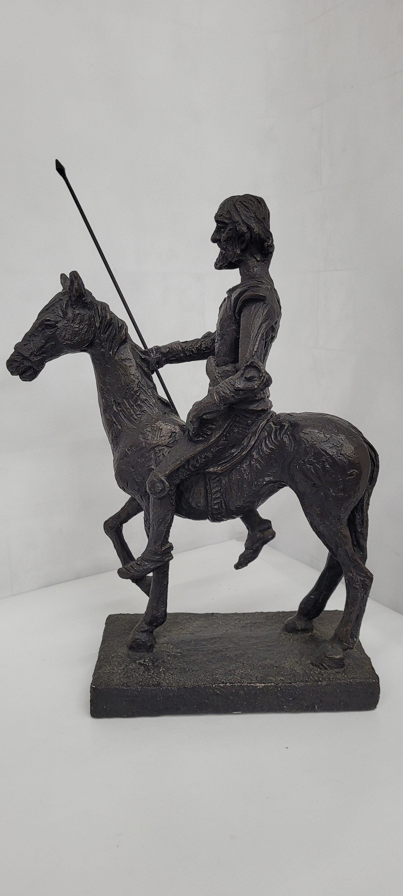 Vintage Don Quixote on horse sculpture Austin productions chalkware Bronze Tone Statue 16": Title: Vintage Don Quixote on horse sculpture Austin productions chalkware Bronze Tone Statue 16" Description: Vintage from the 1960s Materials: Medium: Bronze, Clay Width: 16 inches Height: 9 inches