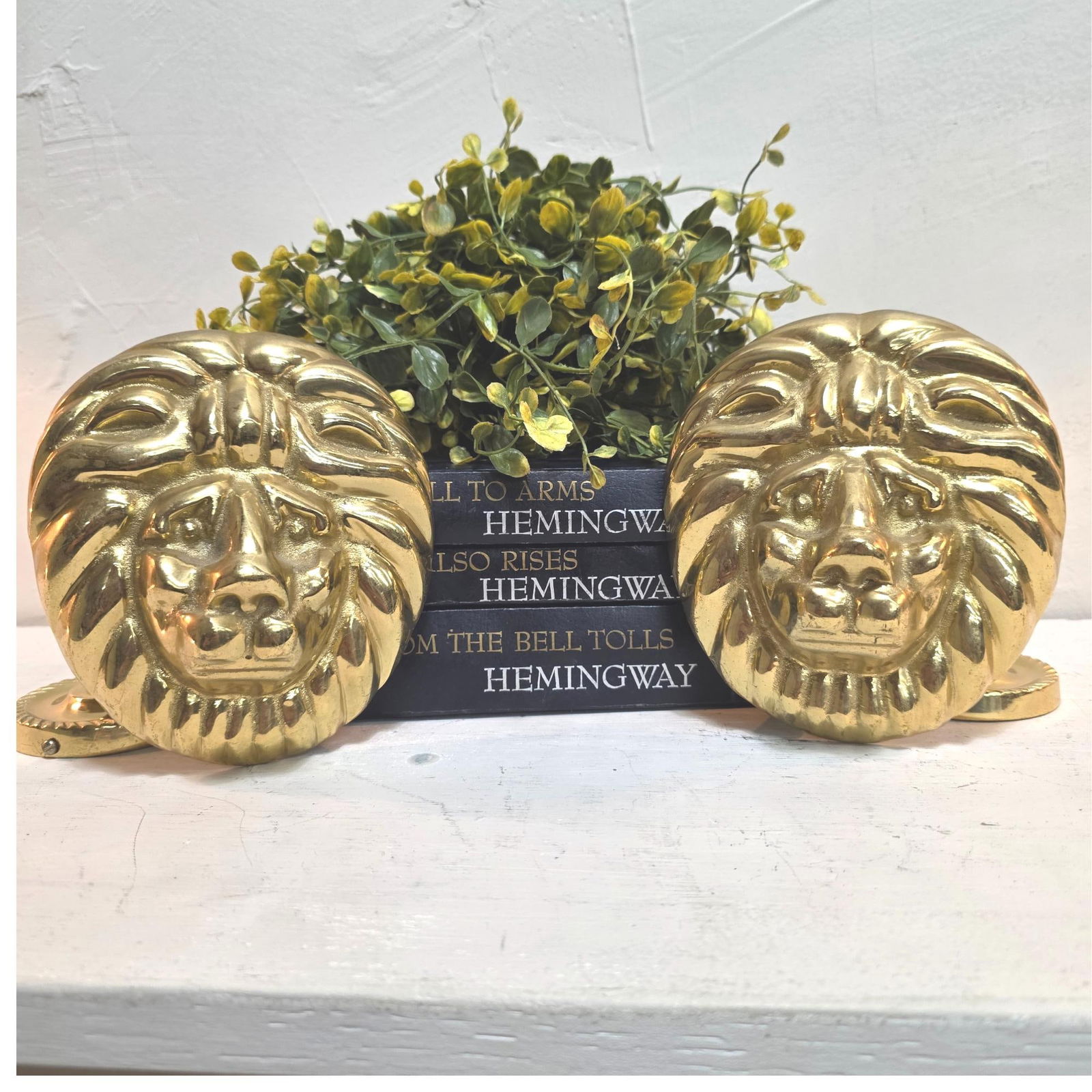 Vintage Pair Brass Lion Head Curtain Tiebacks Drapery Holdbacks Wall Hooks Hollywood Regency Gold: Title: Vintage Pair Brass Lion Head Curtain Tiebacks Drapery Holdbacks Wall Hooks Hollywood Regency Gold Figurative Decor Description: Vintage from the 1970s Materials: Brass Width: 5.5 inches
