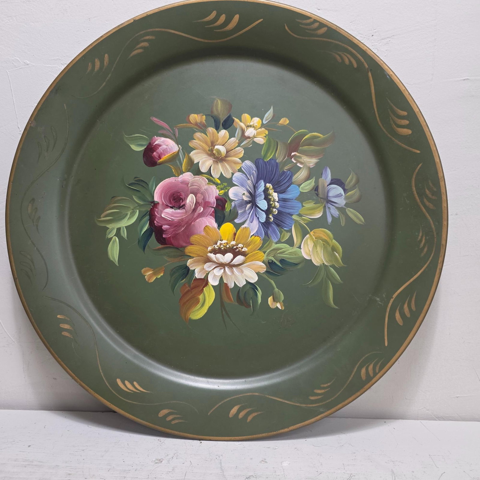 Vintage Italian Tole Tray, 20" round floral metal platter, green hand painted wall decor Cottagecore - 8