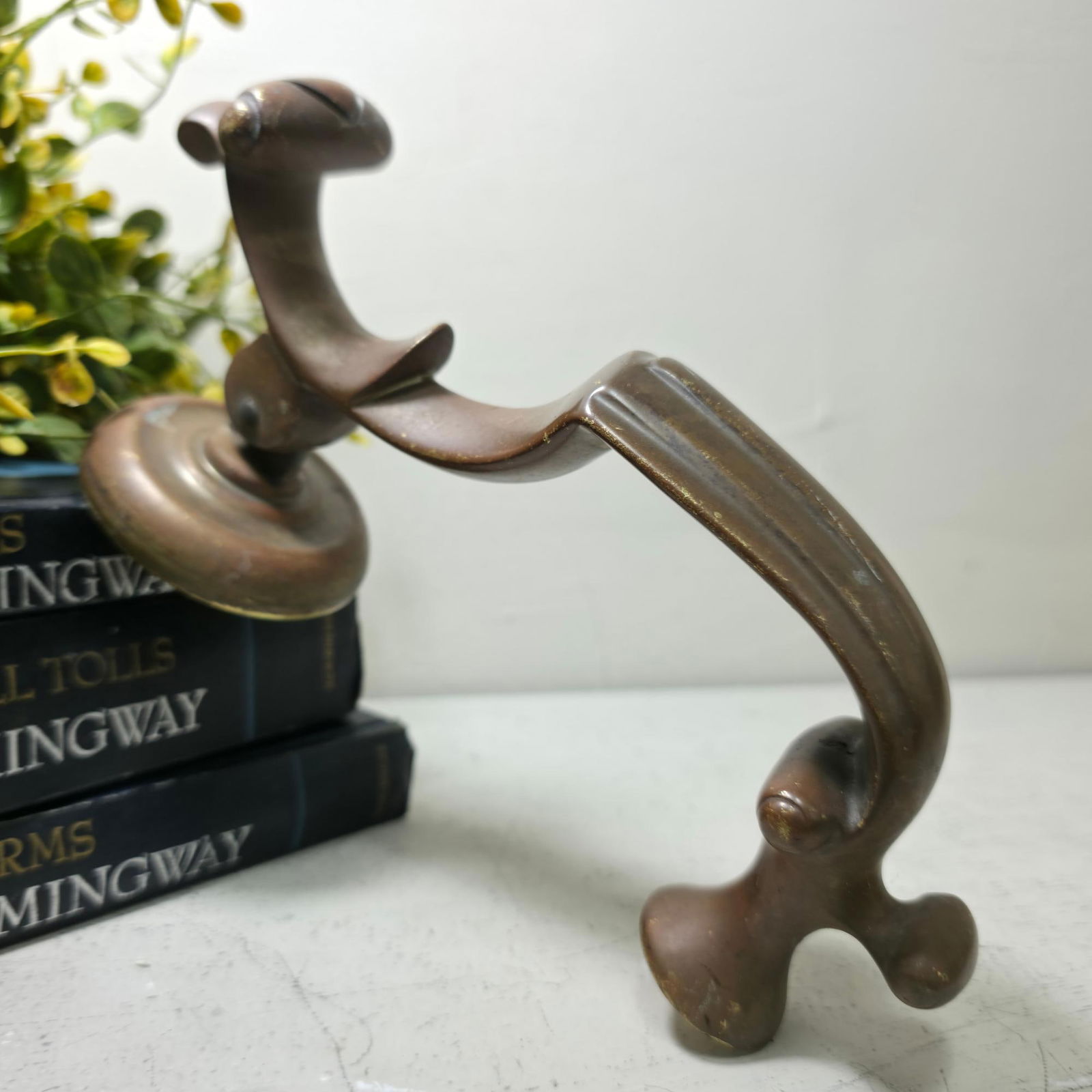 Vintage Brass Lever Door Knocker, Sculptural Curved Handle with Round Strike Plate, Traditional: Title: Vintage Brass Lever Door Knocker, Sculptural Curved Handle with Round Strike Plate, Traditional Colonial Entry Hardware, Patina, 8” Description: Vintage from the 1940s Materials: Brass,