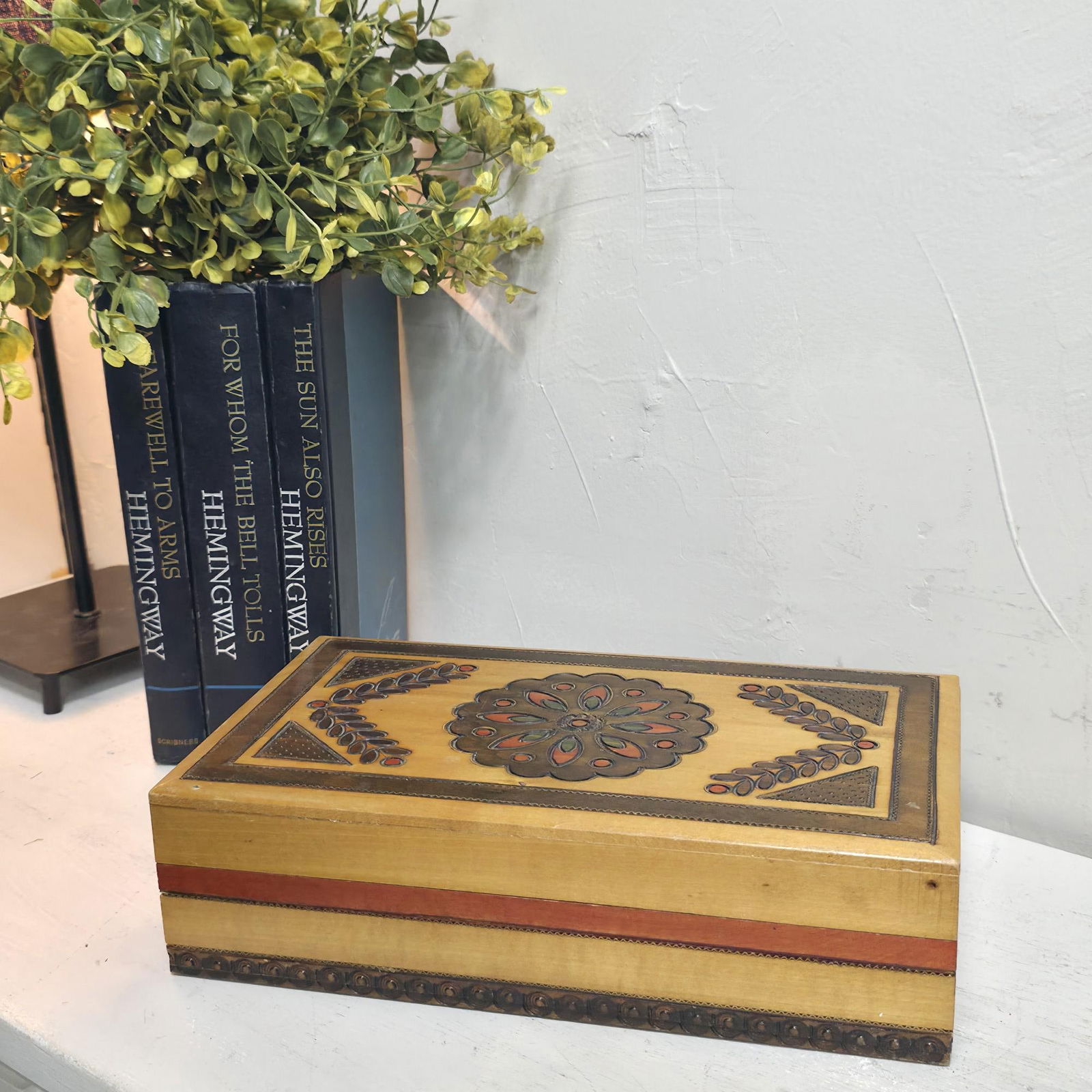 Vintage Hand Craved Painted Cigar Box Stash Jewelry Wood Wooden Display Case Beautiful Made in - 2