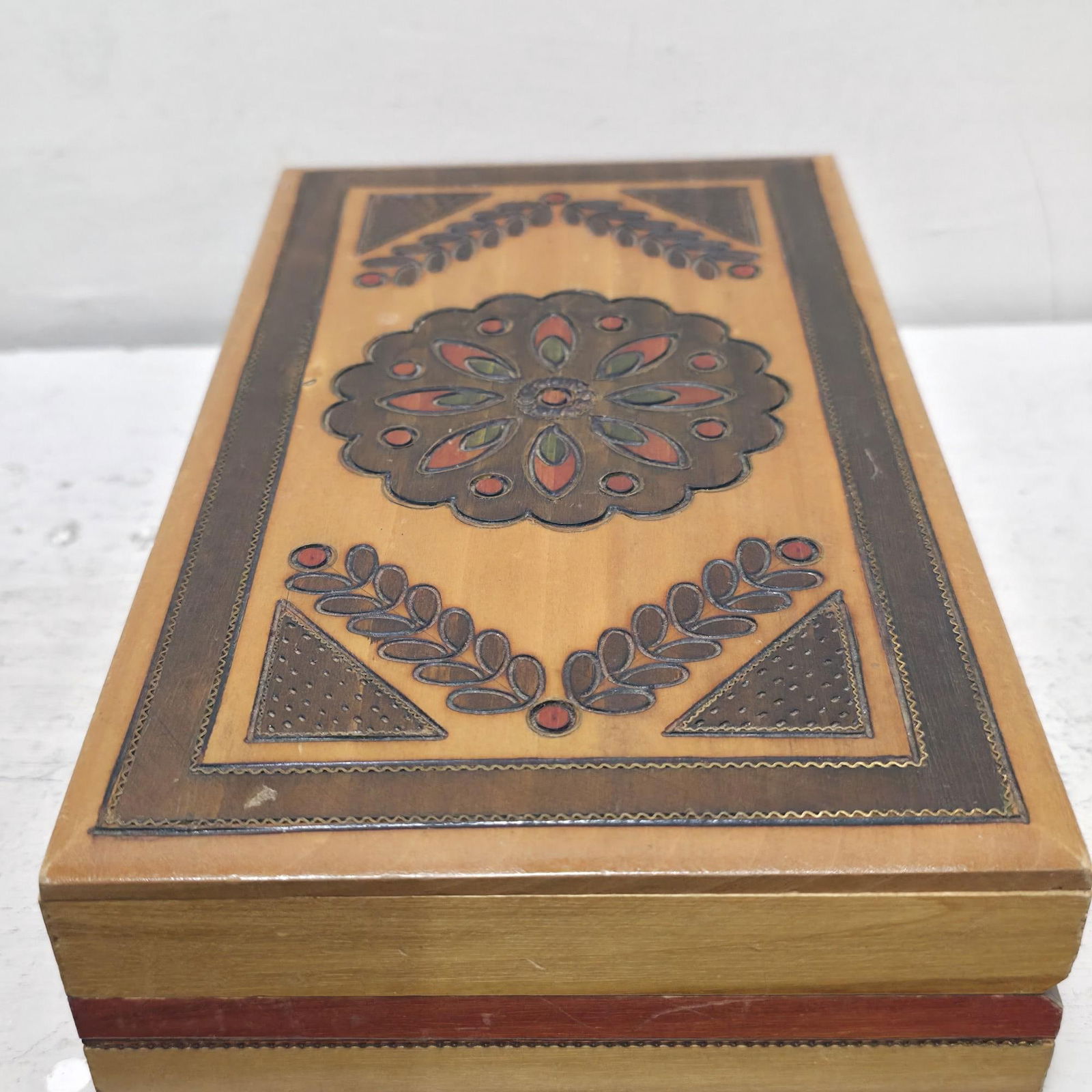 Vintage Hand Craved Painted Cigar Box Stash Jewelry Wood Wooden Display Case Beautiful Made in - 3